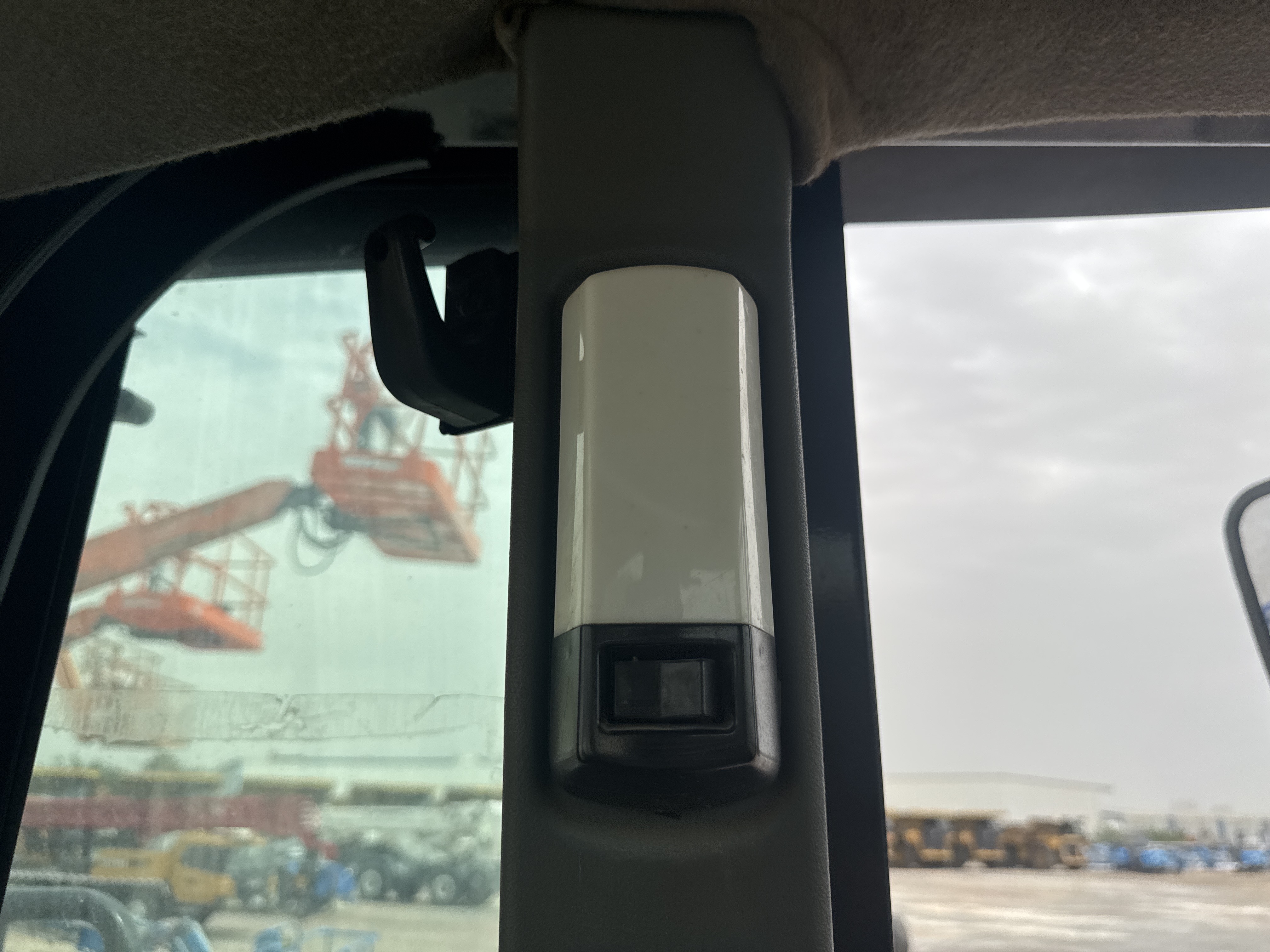 WHL-013-Cat-966H-Wheel-loaders-inspection-Cabin-Cabin-light-1