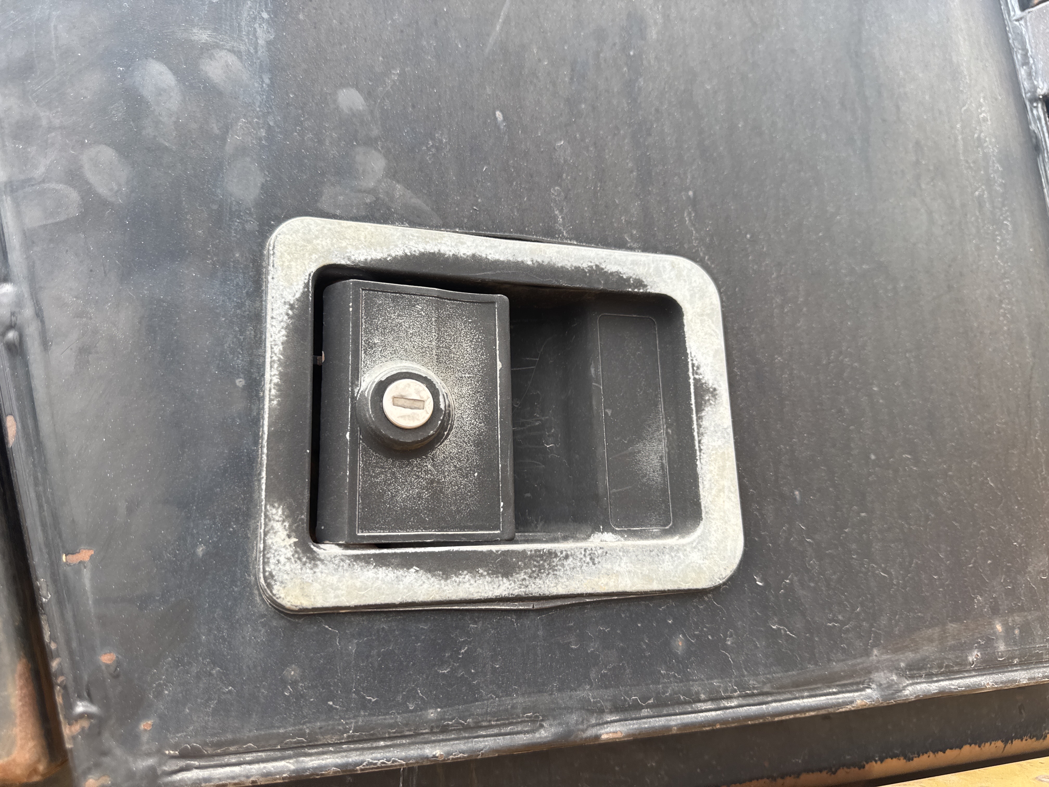 WHL-013-Cat-966H-Wheel-loaders-inspection-Cabin-Door-handles-1