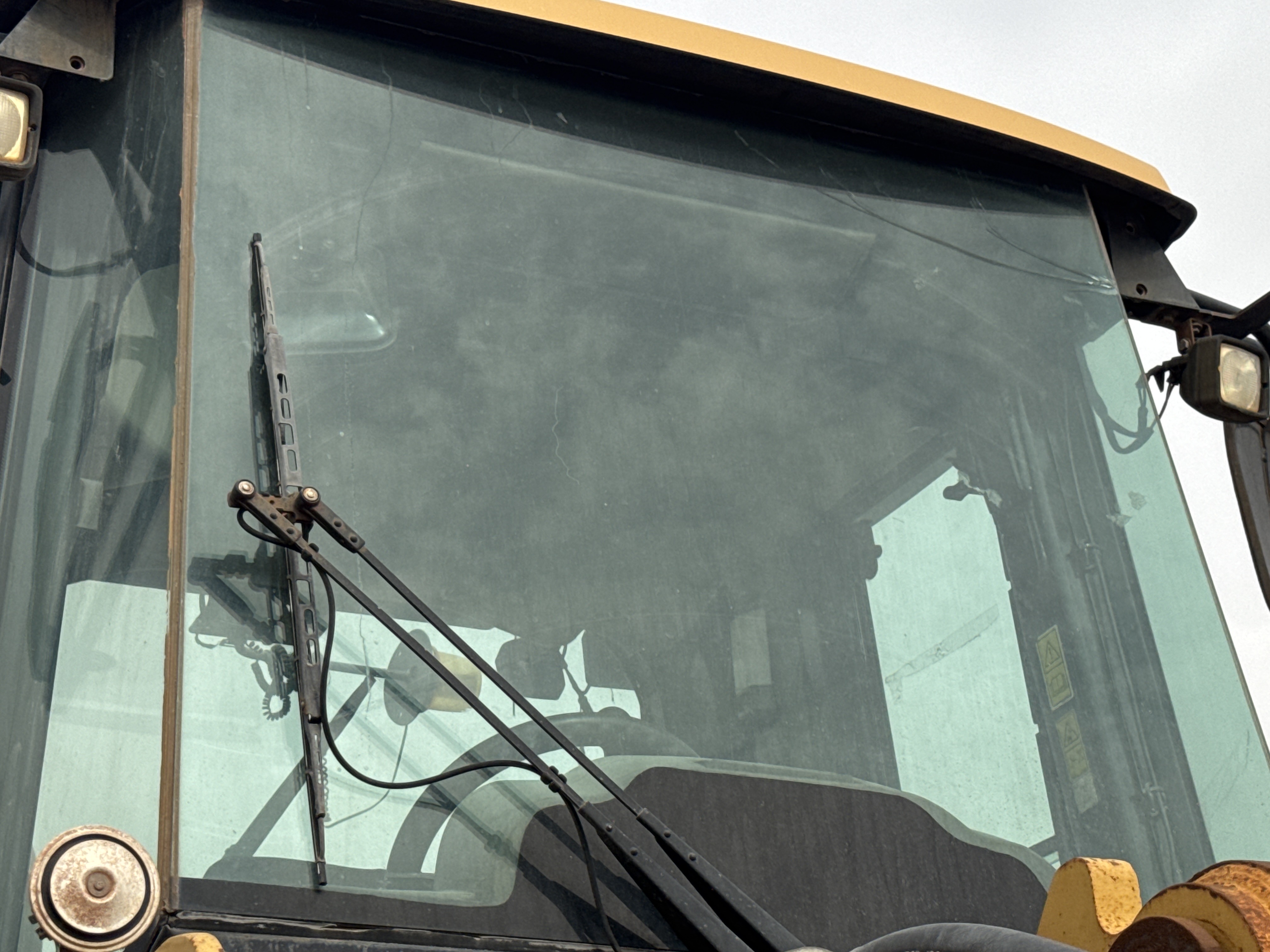 WHL-013-Cat-966H-Wheel-loaders-inspection-Safety-Glass-1