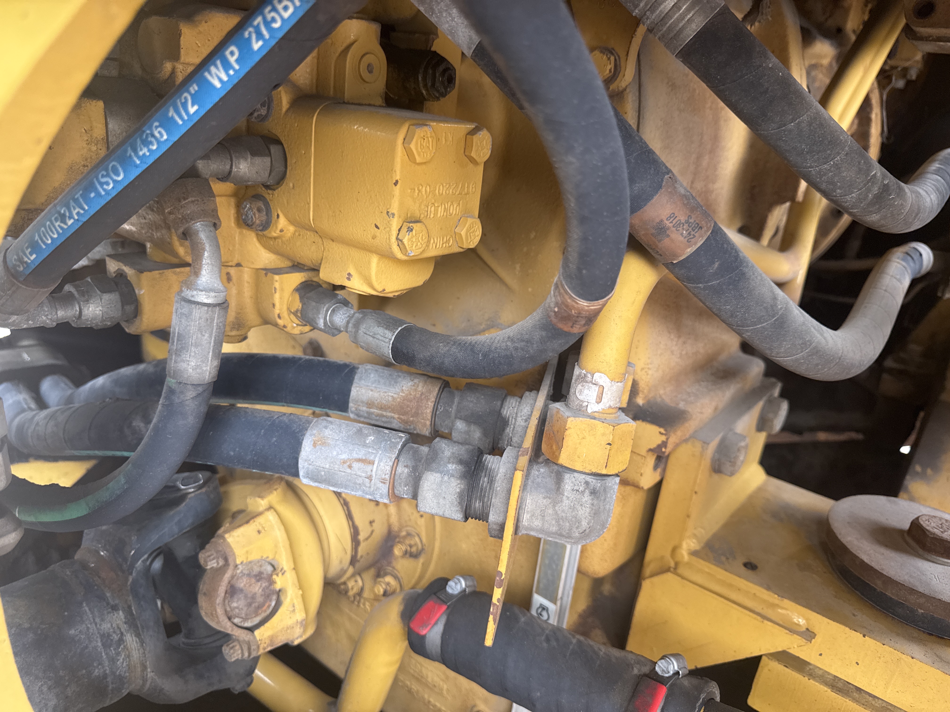 WHL-013-Cat-966H-Wheel-loaders-inspection-Hydraulics-Hydraulic-hoses-and-lines-1
