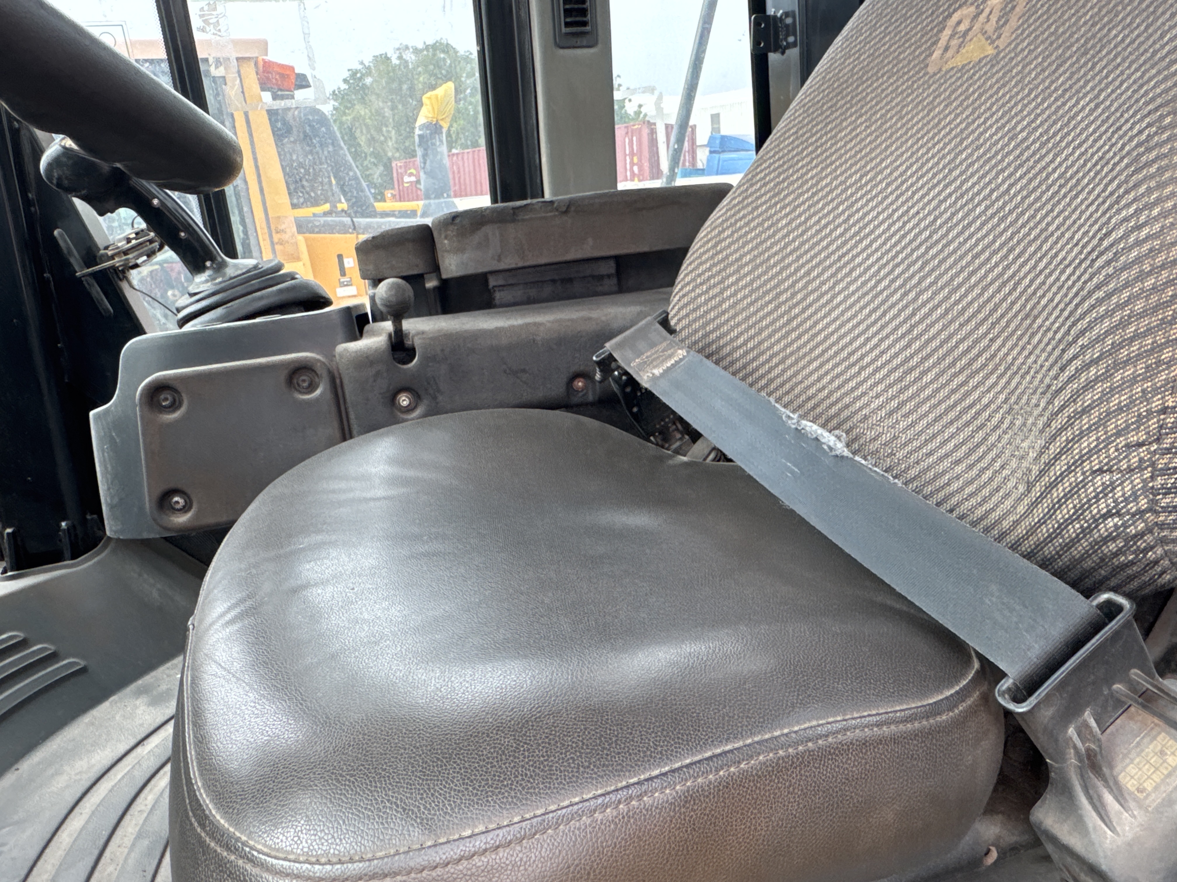 WHL-013-Cat-966H-Wheel-loaders-inspection-Safety-Seat-belts-1