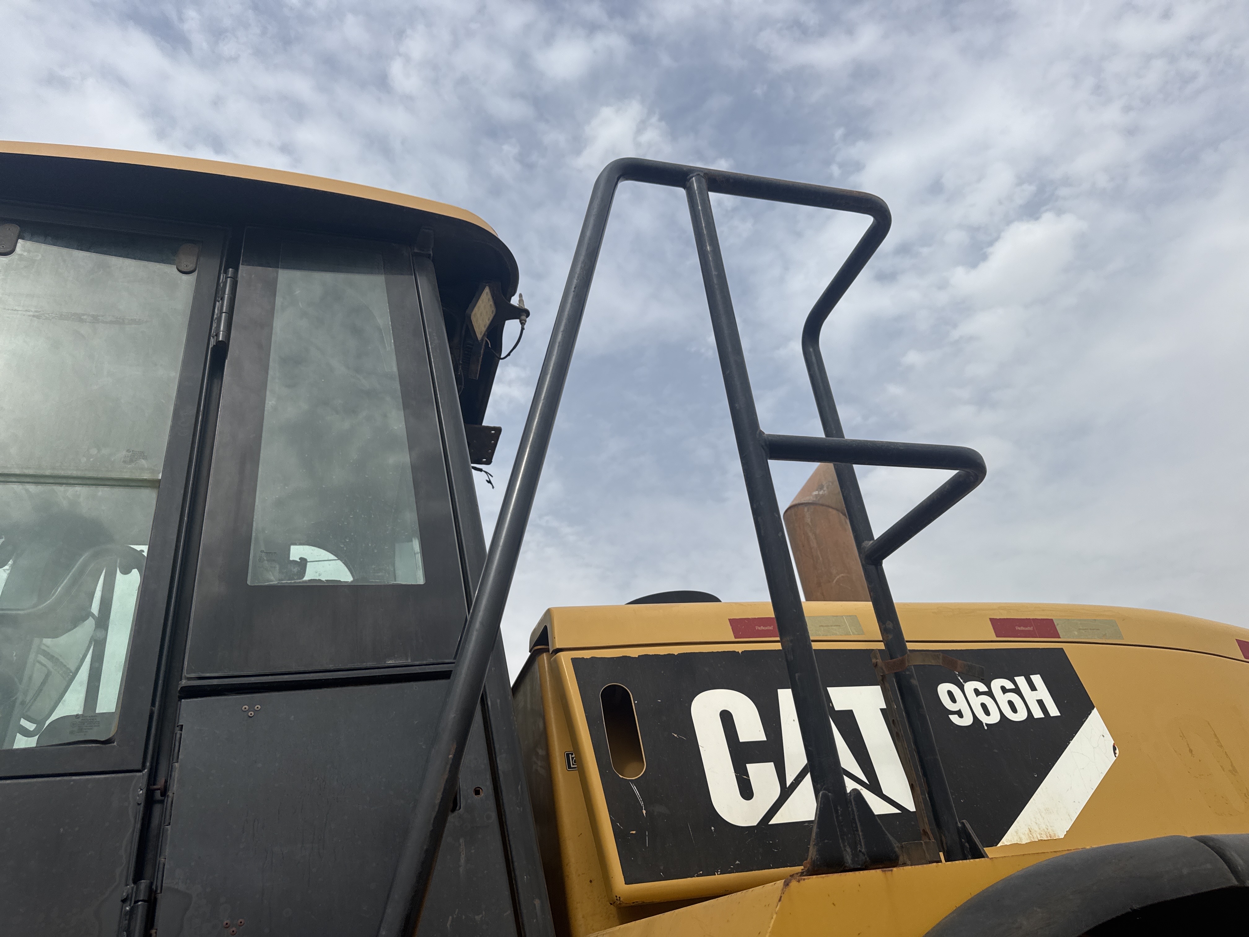 WHL-012-Cat-966H-Wheel-loaders-inspection-Structure-Handrails-1