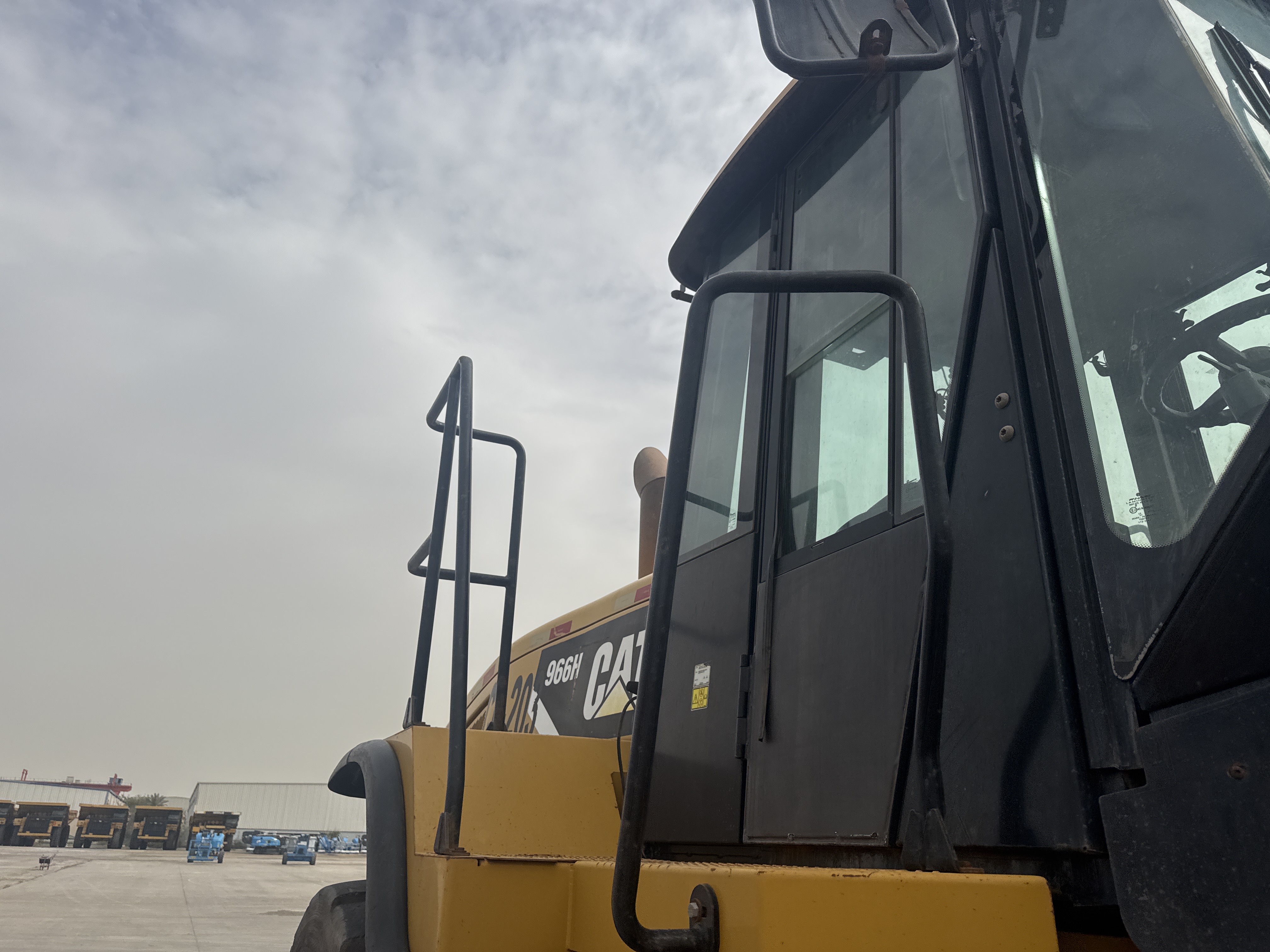 WHL-012-Cat-966H-Wheel-loaders-inspection-Structure-Handrails-1