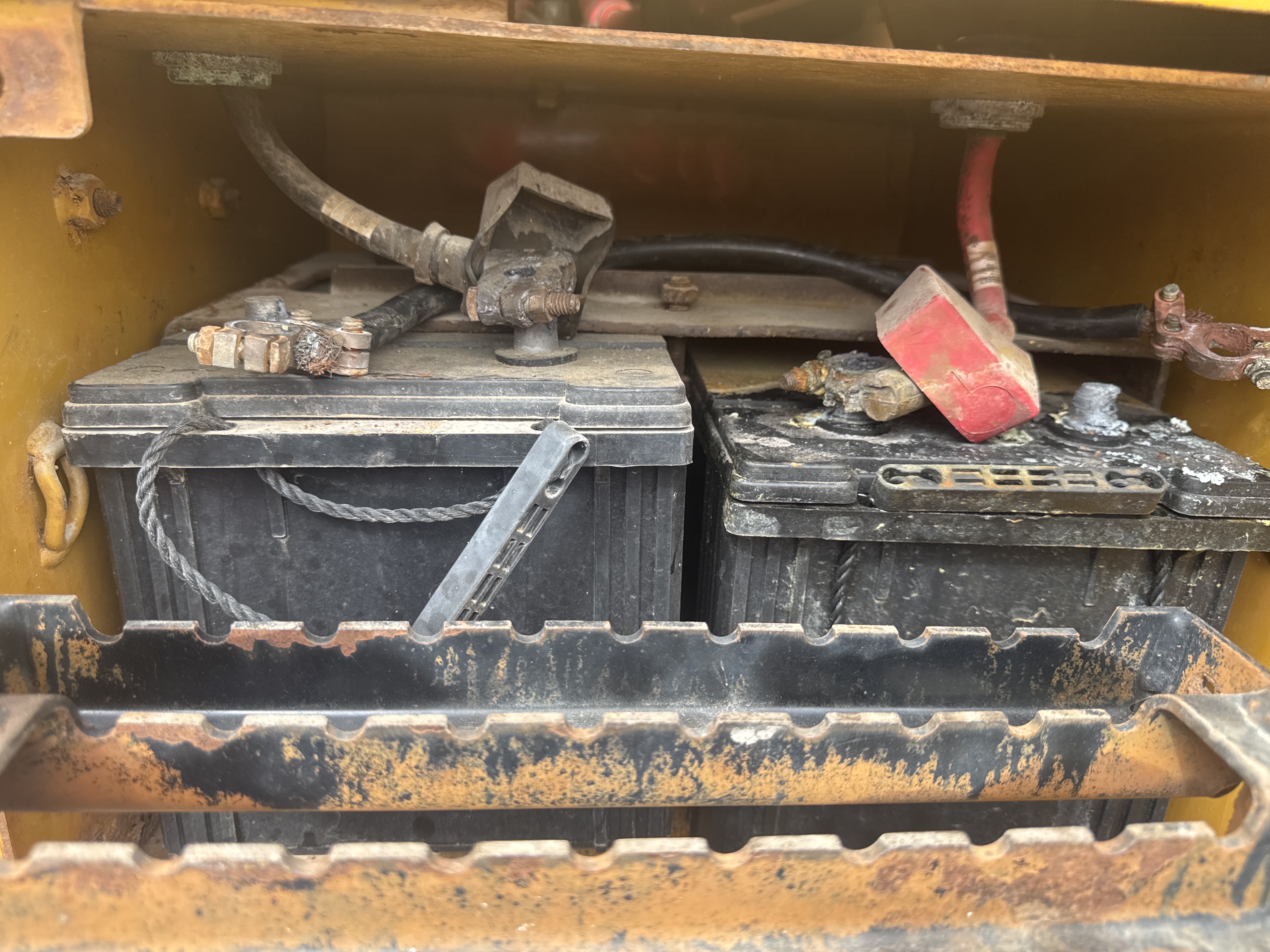 WHL-012-Cat-966H-Wheel-loaders-inspection-Electronic-Battery-1