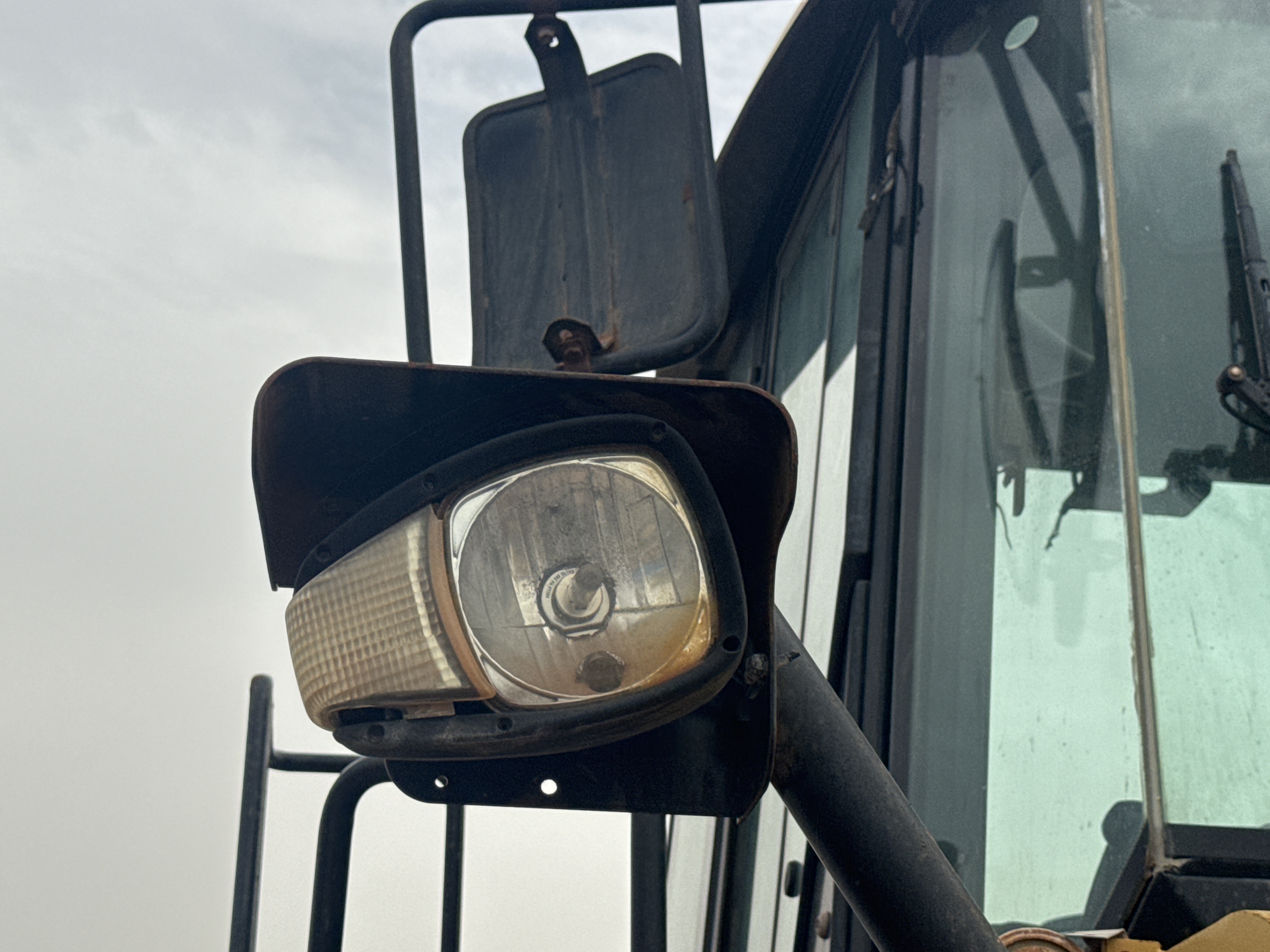 WHL-012-Cat-966H-Wheel-loaders-inspection-Electronic-Lights-and-signals-1