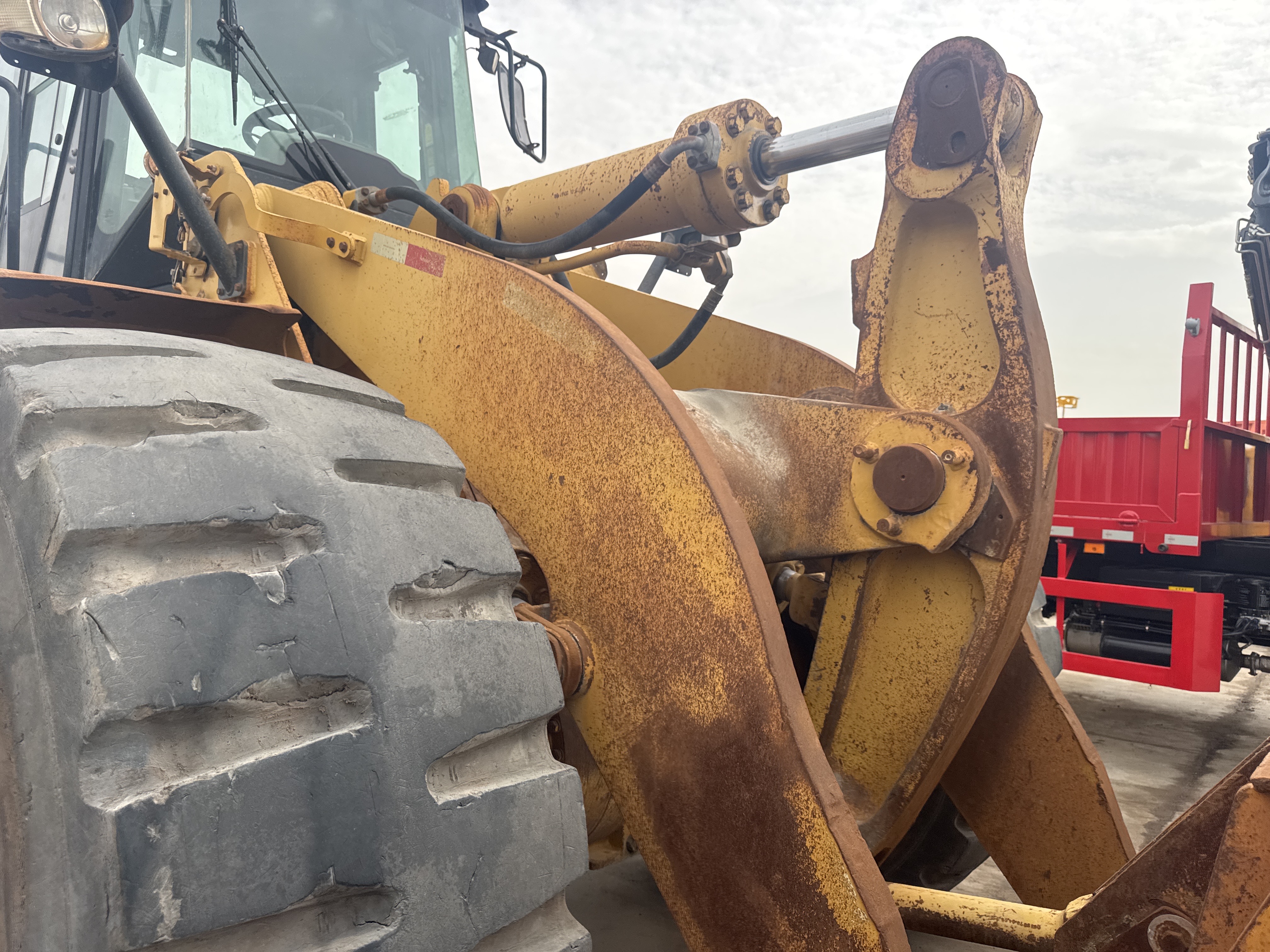 WHL-012-Cat-966H-Wheel-loaders-inspection-Chassis-Lift-arm-1
