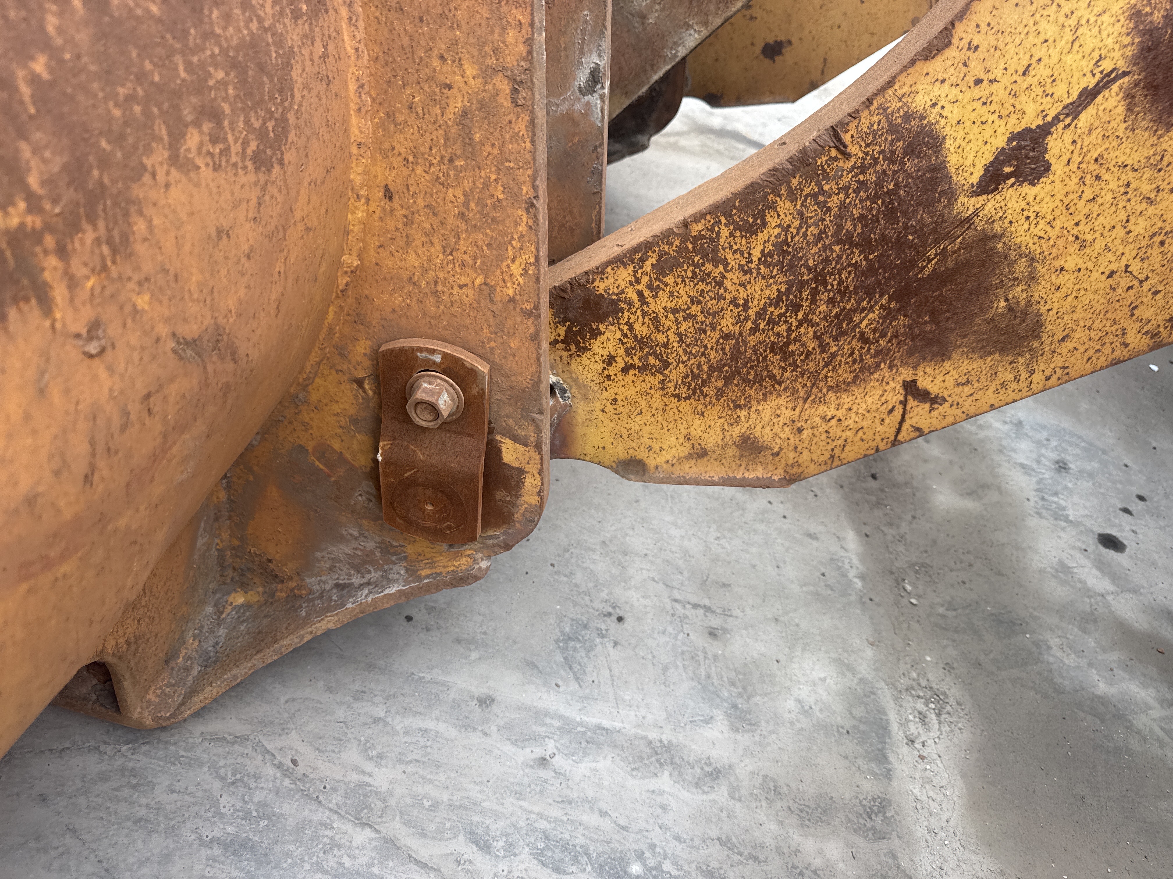 WHL-012-Cat-966H-Wheel-loaders-inspection-Chassis-Pins-and-bushings-lift-arm-to-bucket-1