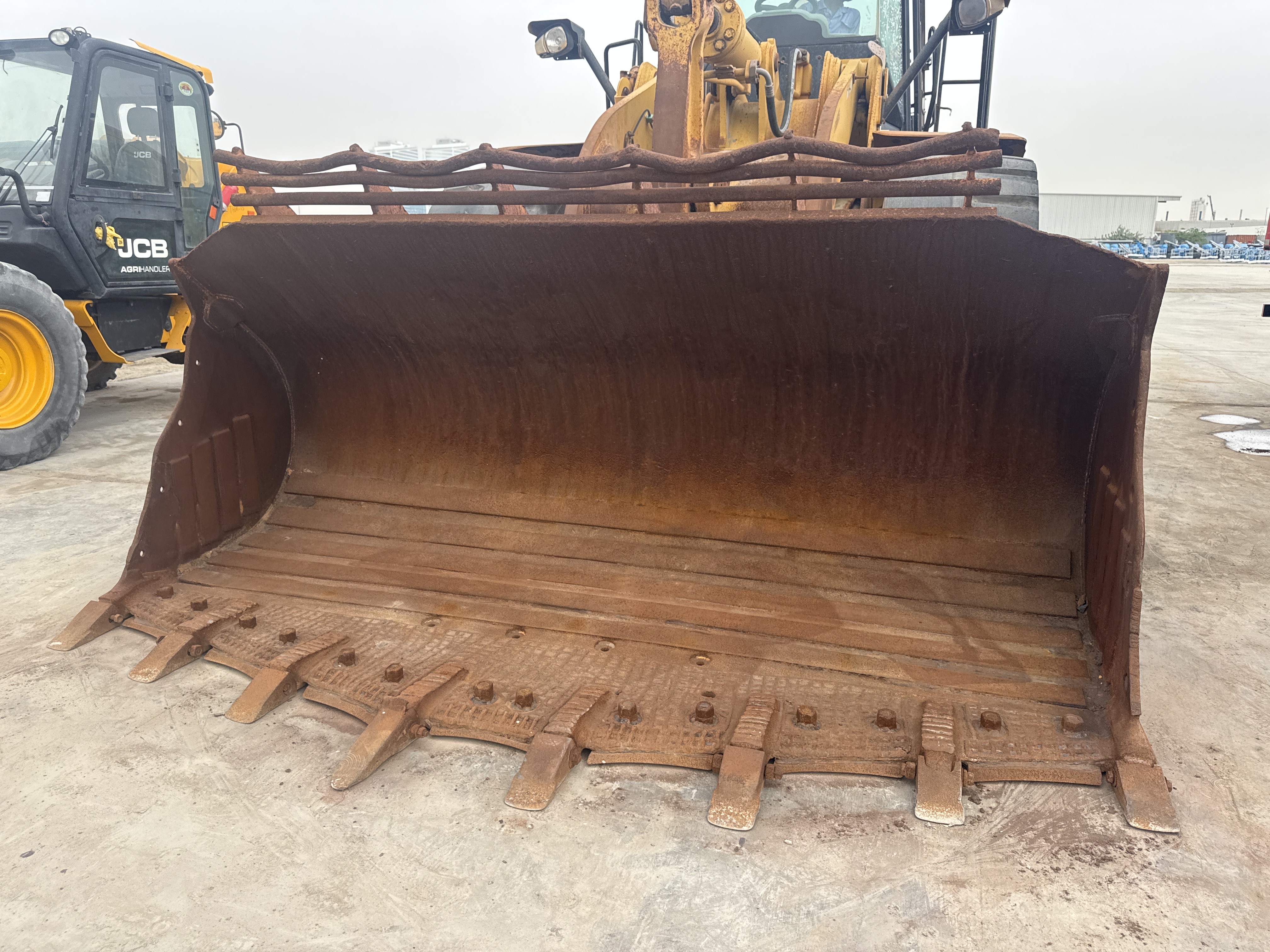WHL-012-Cat-966H-Wheel-loaders-inspection-Attachments-Loader-bucket-condition-1