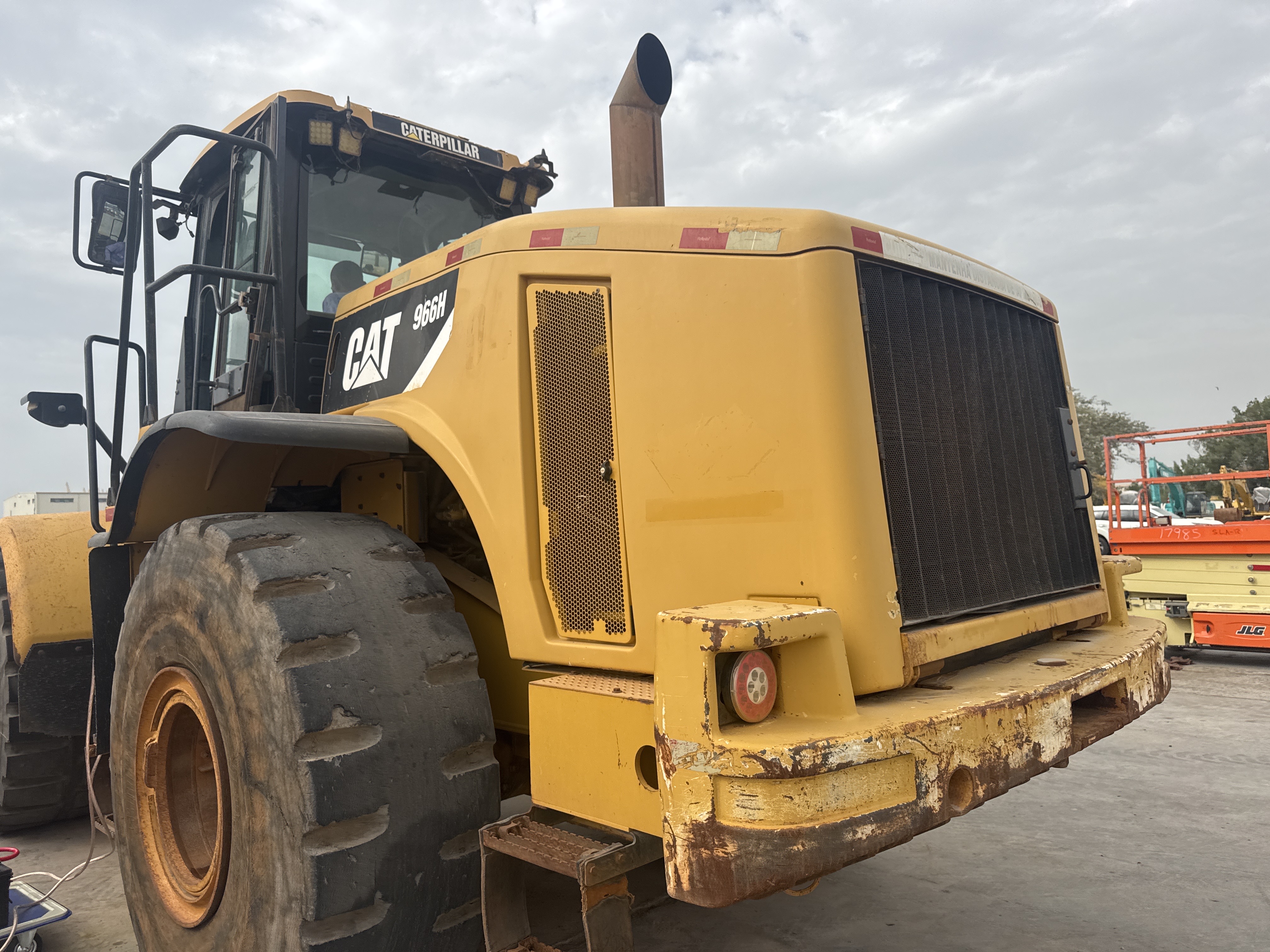 WHL-012-Cat-966H-Wheel-loaders-inspection-Structure-Paint-1