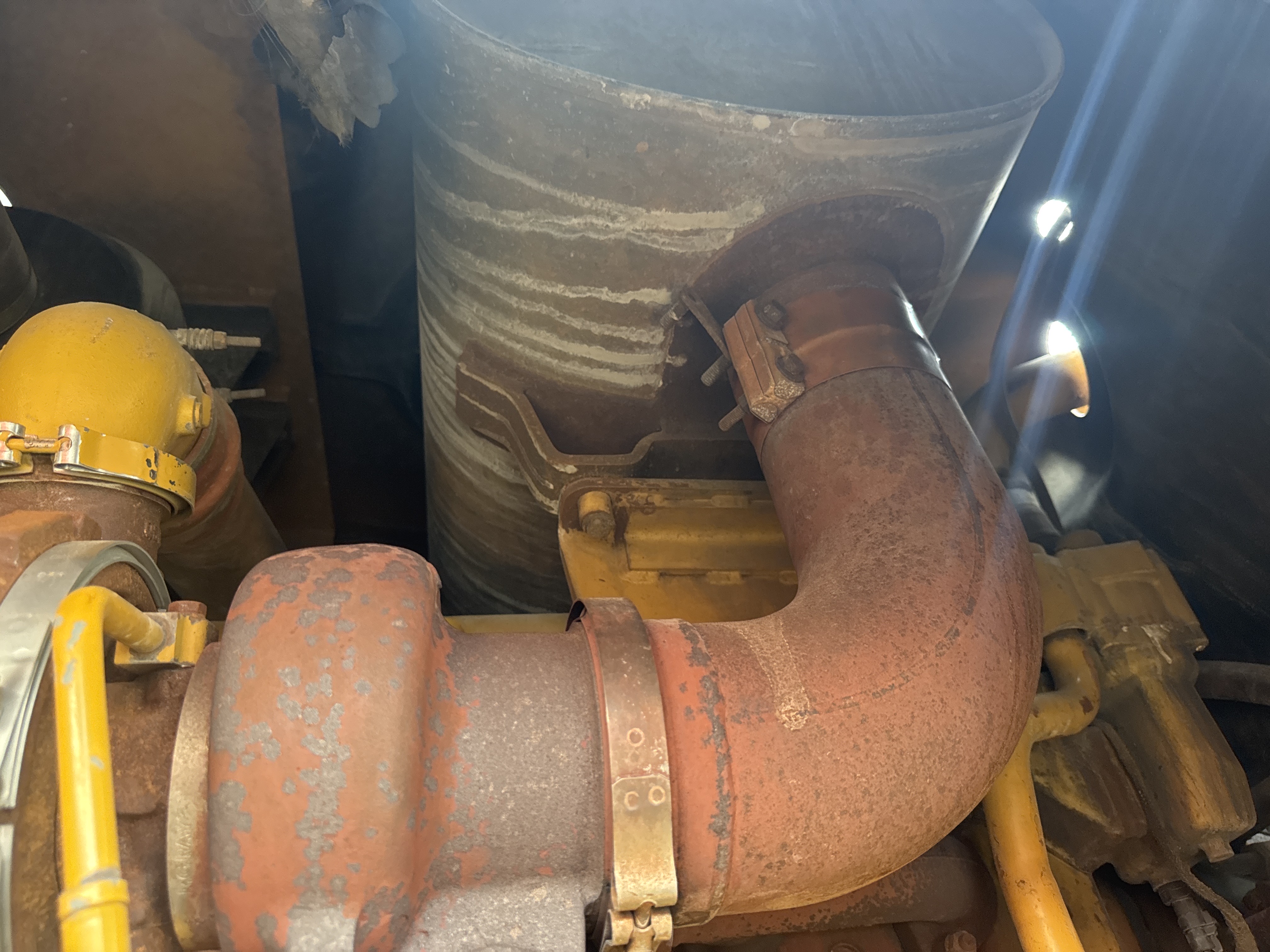 WHL-012-Cat-966H-Wheel-loaders-inspection-Engine-Exhaust-system-1