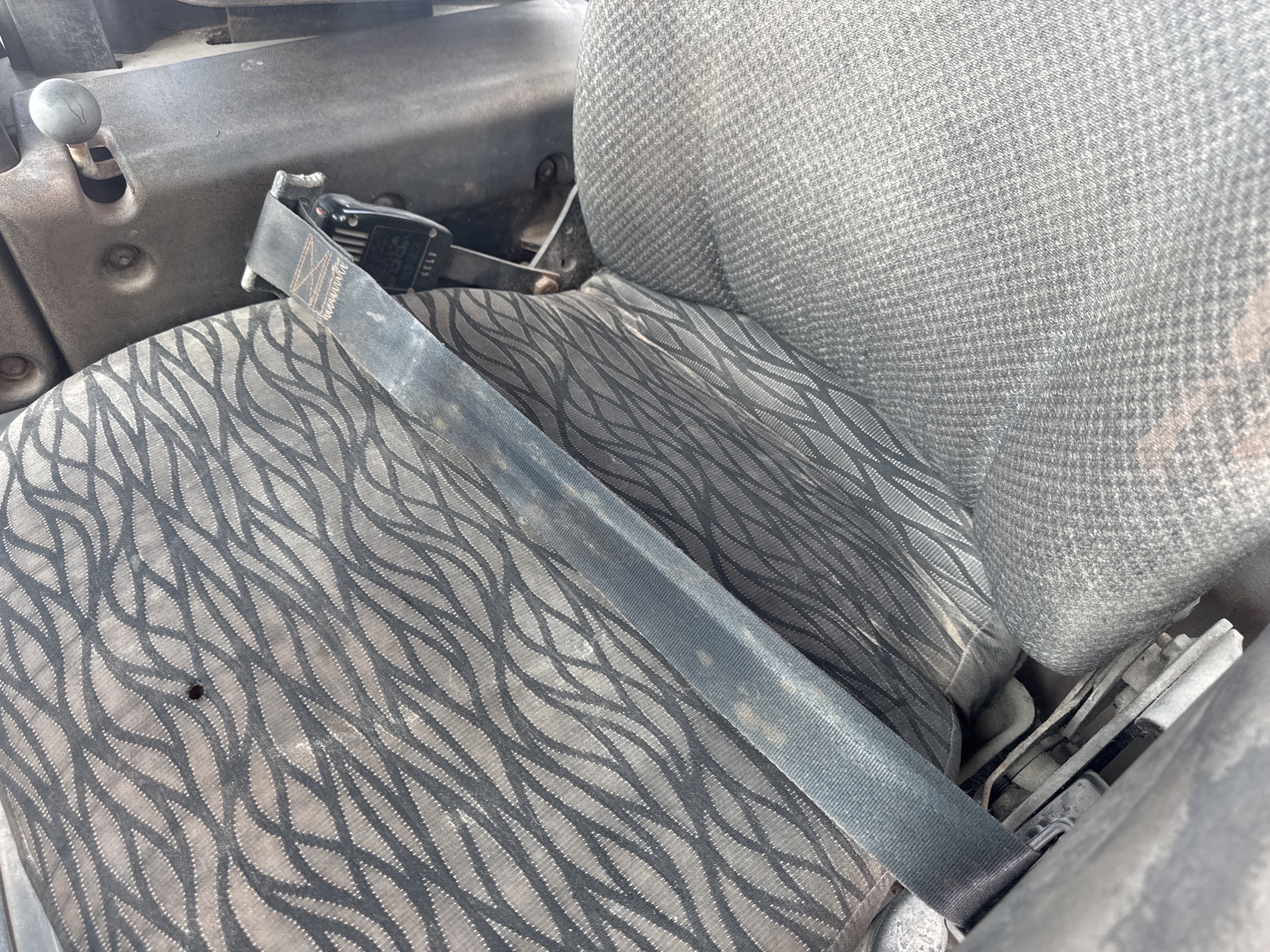 WHL-012-Cat-966H-Wheel-loaders-inspection-Safety-Seat-belts-1