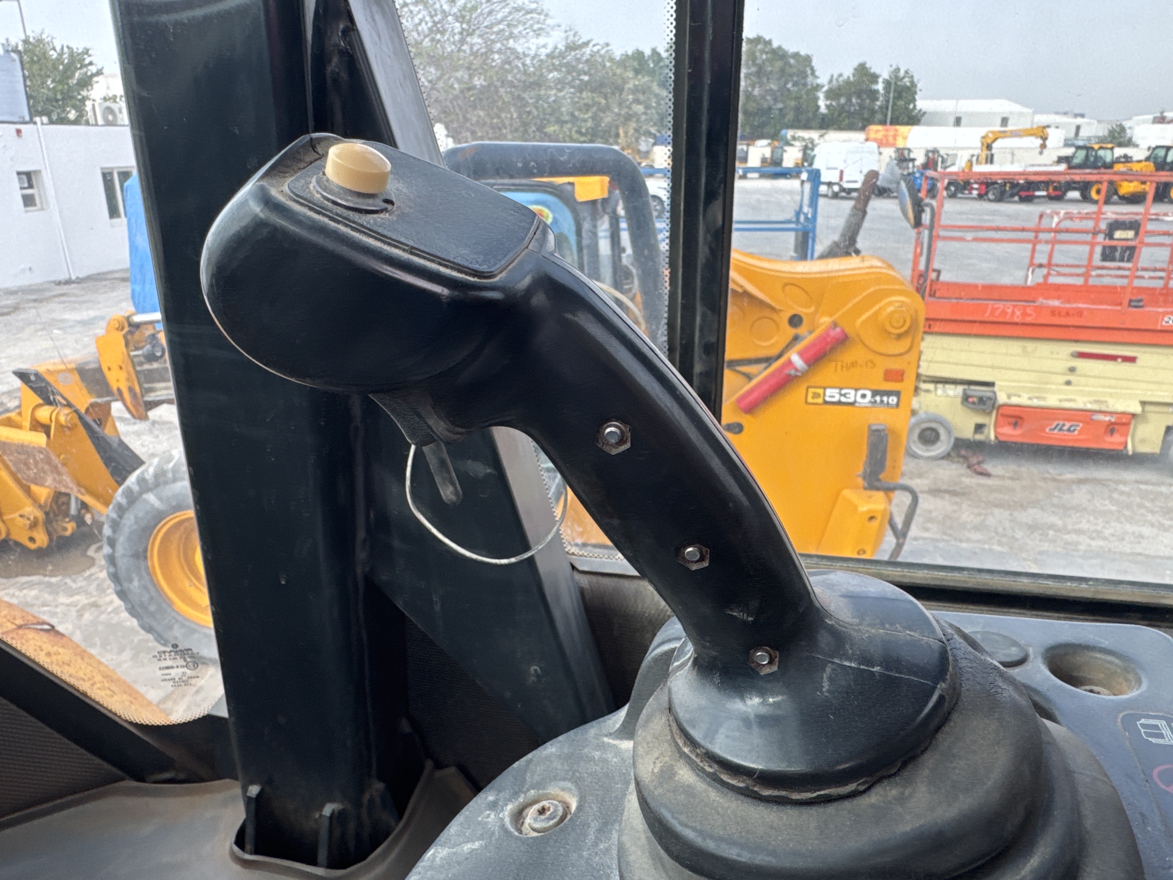 WHL-012-Cat-966H-Wheel-loaders-inspection-Cabin-Joysticks-1