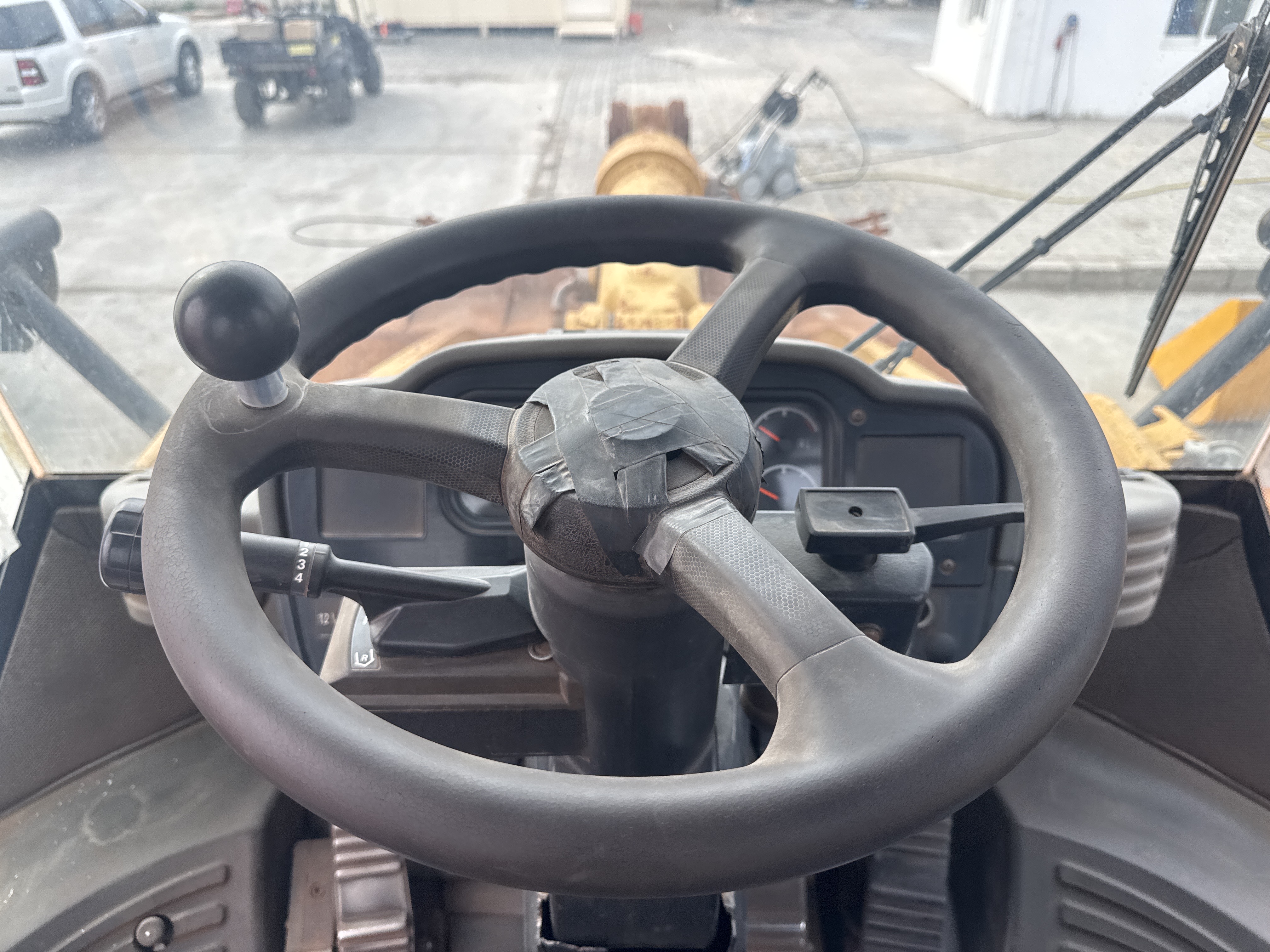 WHL-012-Cat-966H-Wheel-loaders-inspection-Cabin-Steering-controls-1