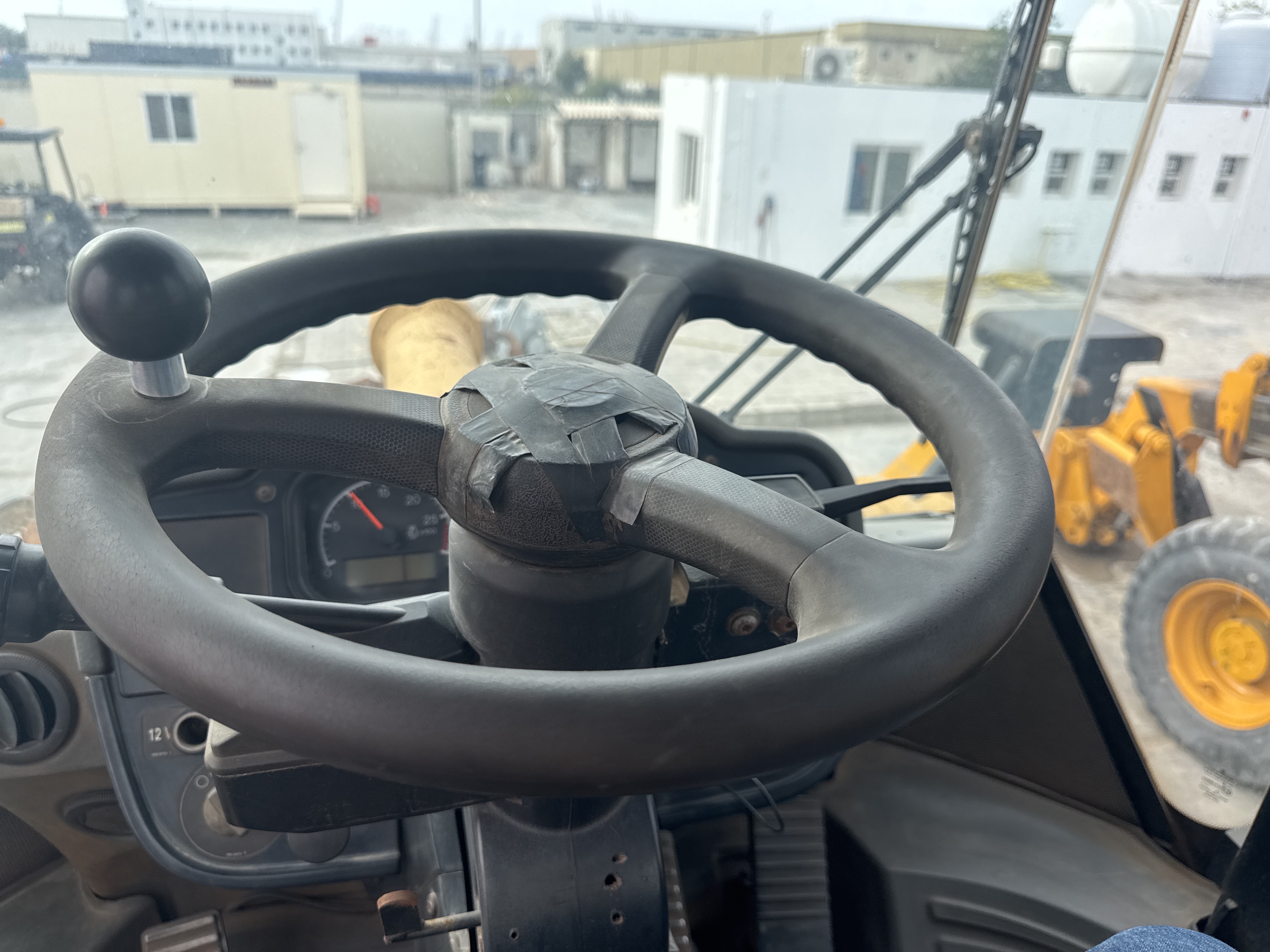 WHL-012-Cat-966H-Wheel-loaders-inspection-Cabin-Steering-controls-1