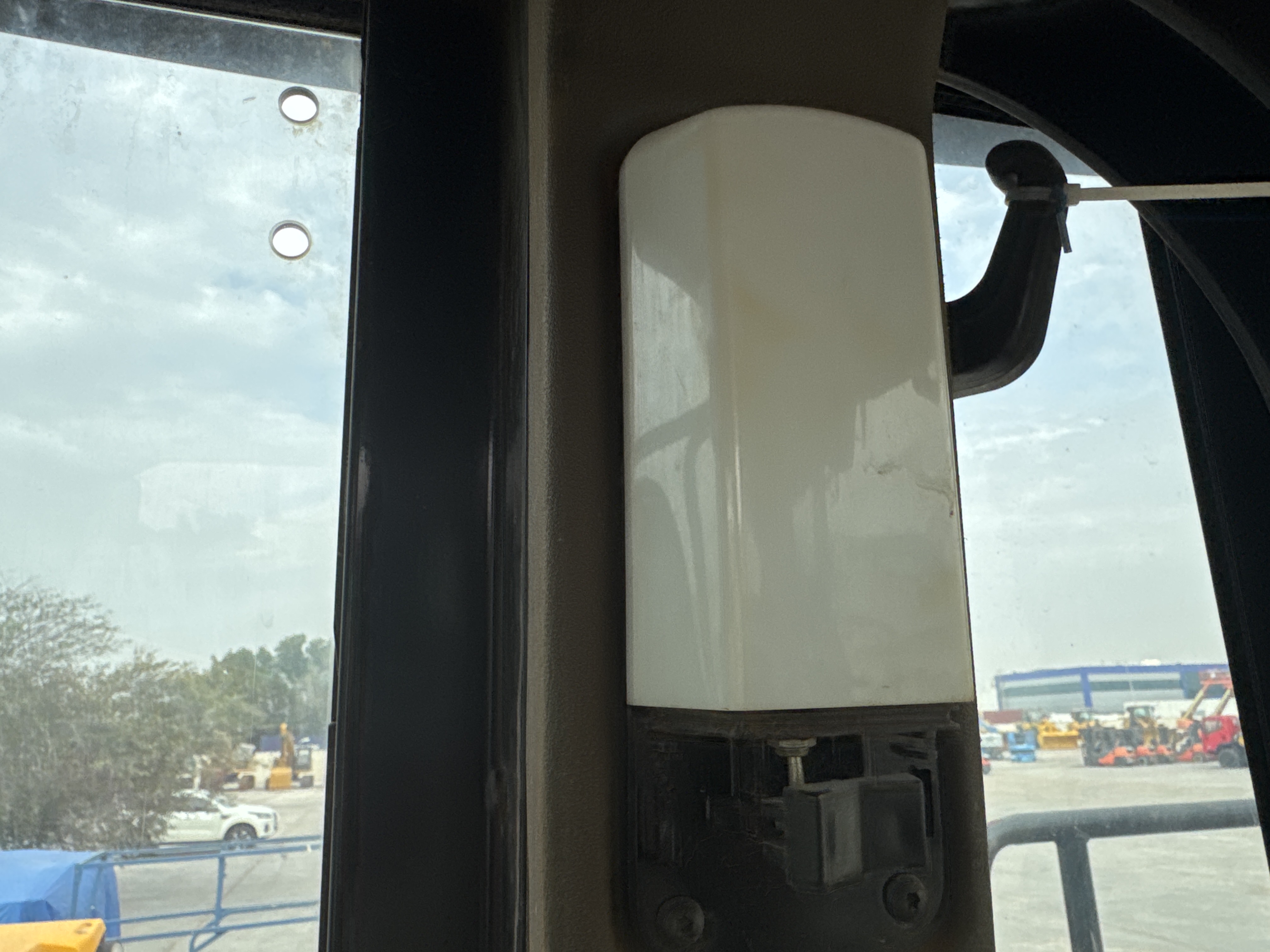 WHL-012-Cat-966H-Wheel-loaders-inspection-Cabin-Cabin-light-1