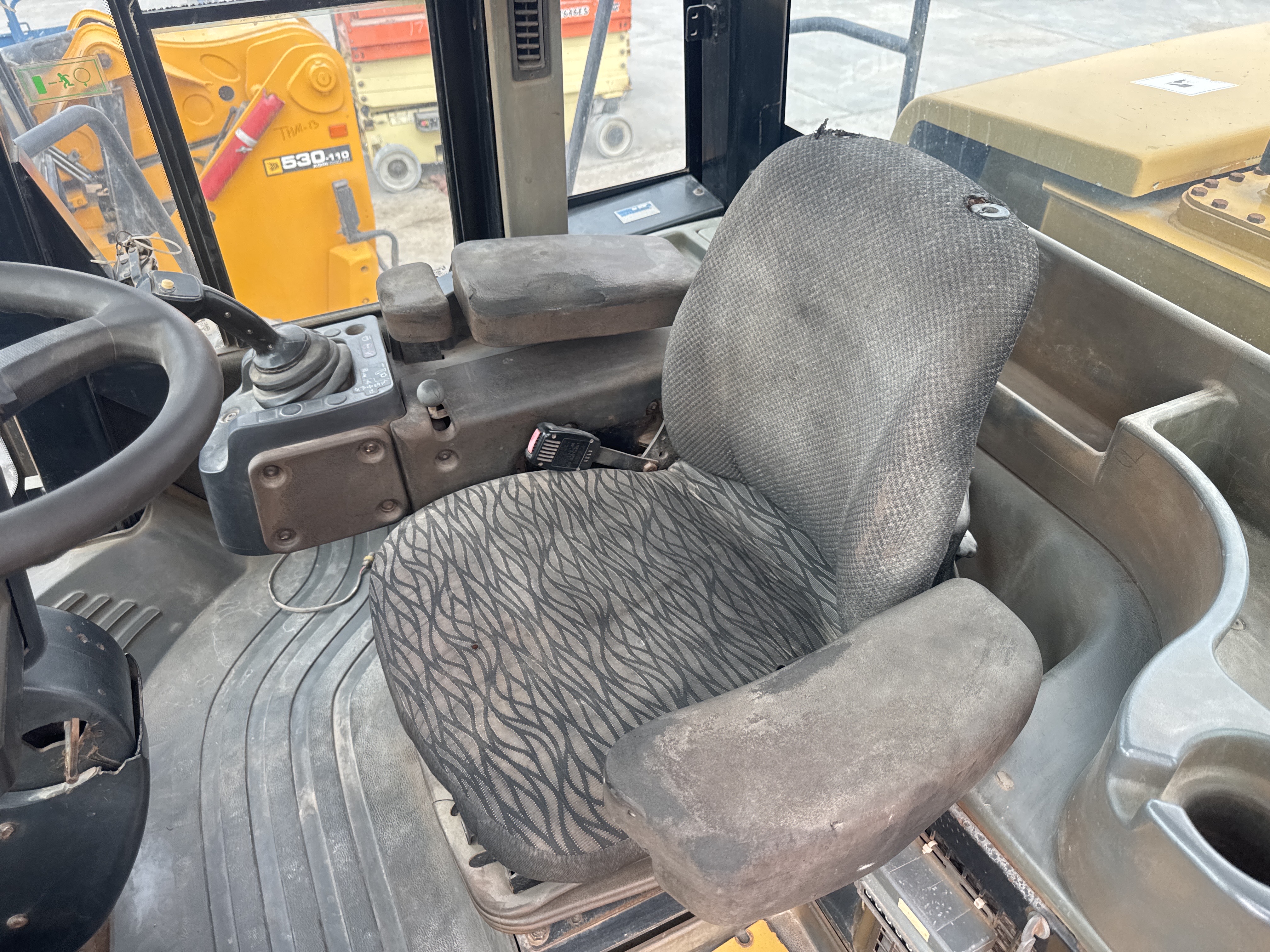 WHL-012-Cat-966H-Wheel-loaders-inspection-Cabin-Seats/armrests-1