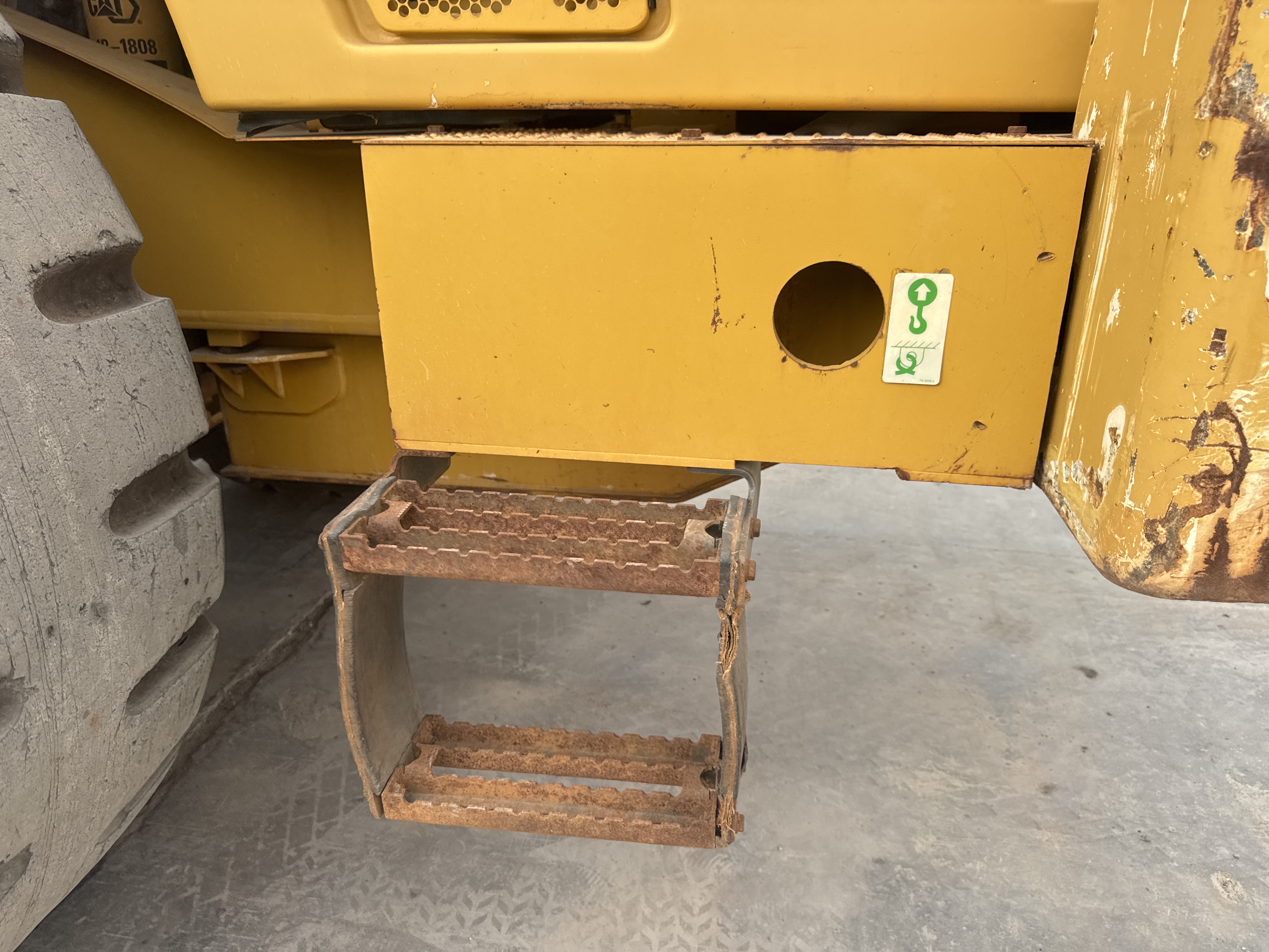 WHL-012-Cat-966H-Wheel-loaders-inspection-Structure-Steps/ladders-1