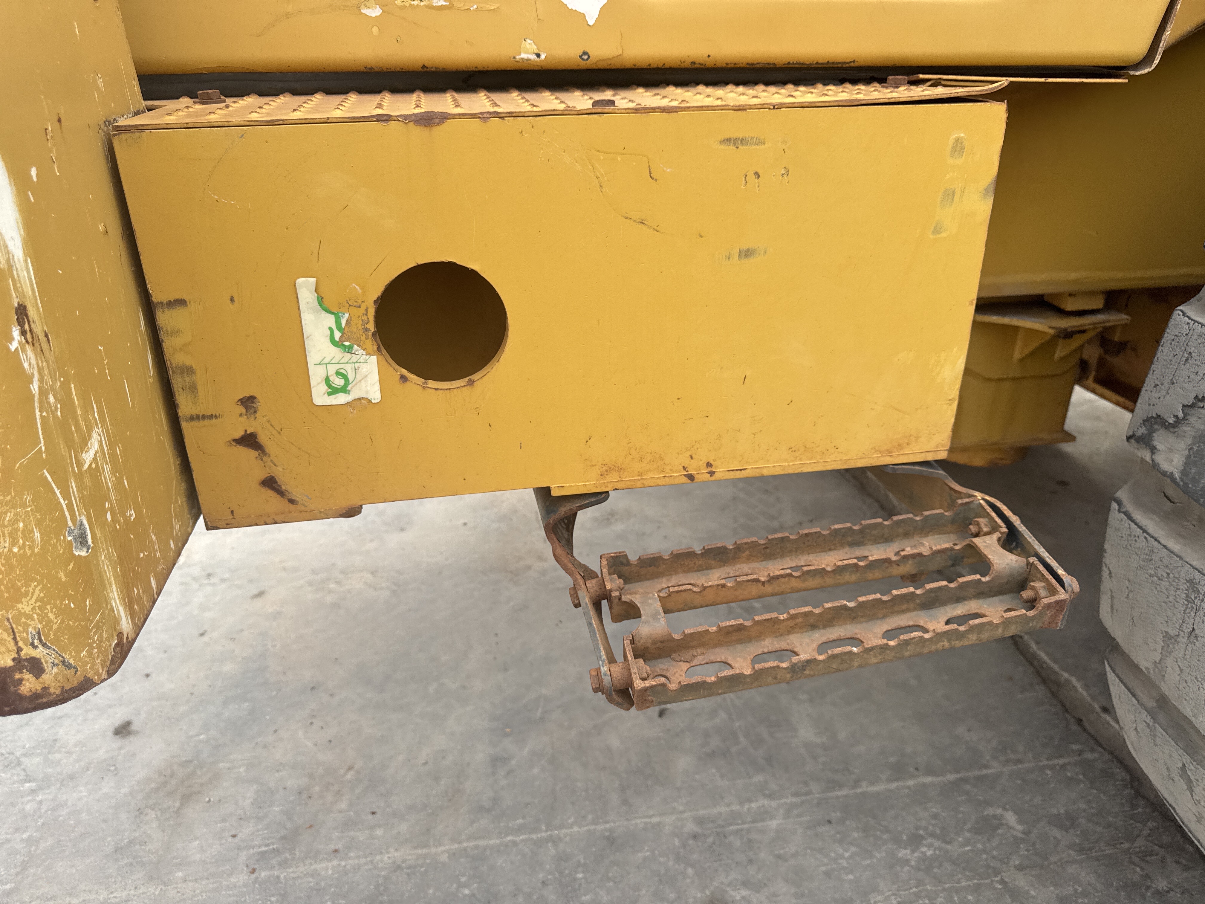 WHL-012-Cat-966H-Wheel-loaders-inspection-Structure-Steps/ladders-1