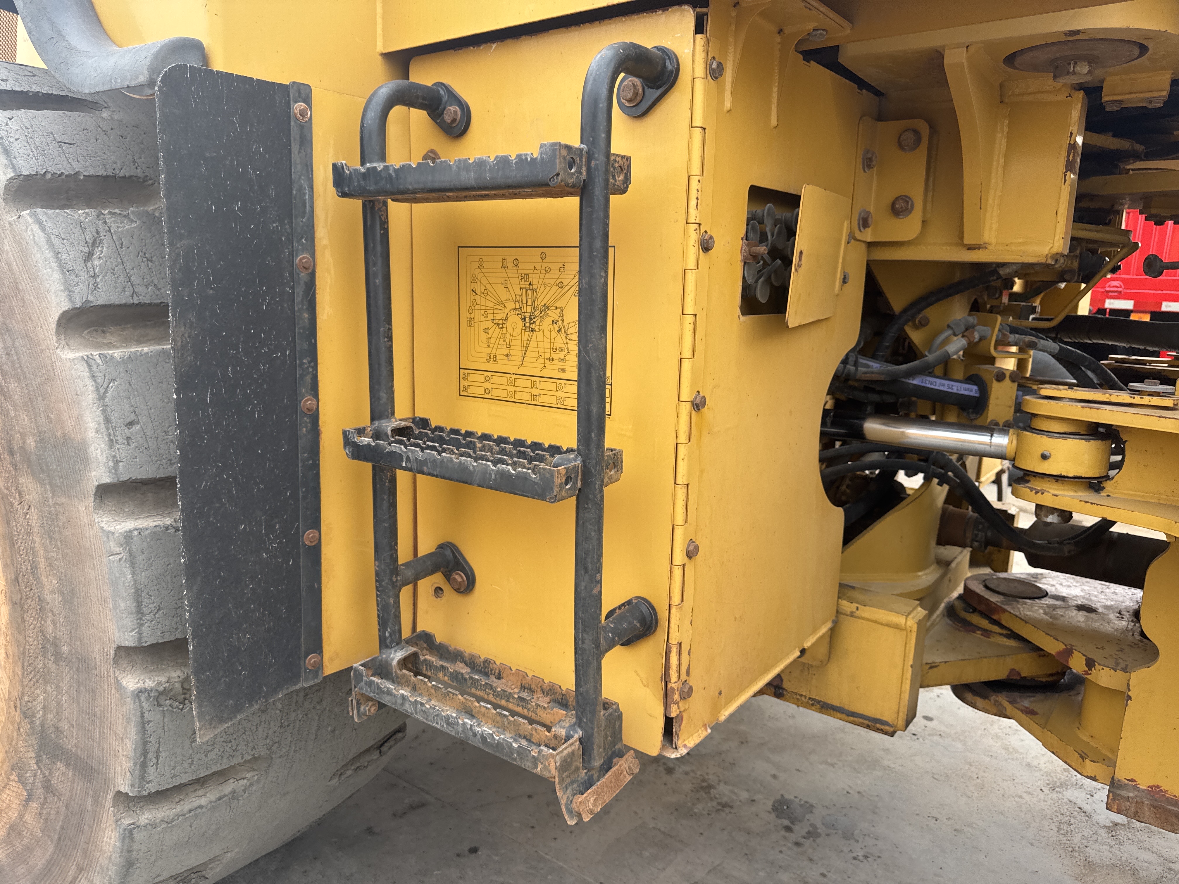 WHL-012-Cat-966H-Wheel-loaders-inspection-Structure-Steps/ladders-1