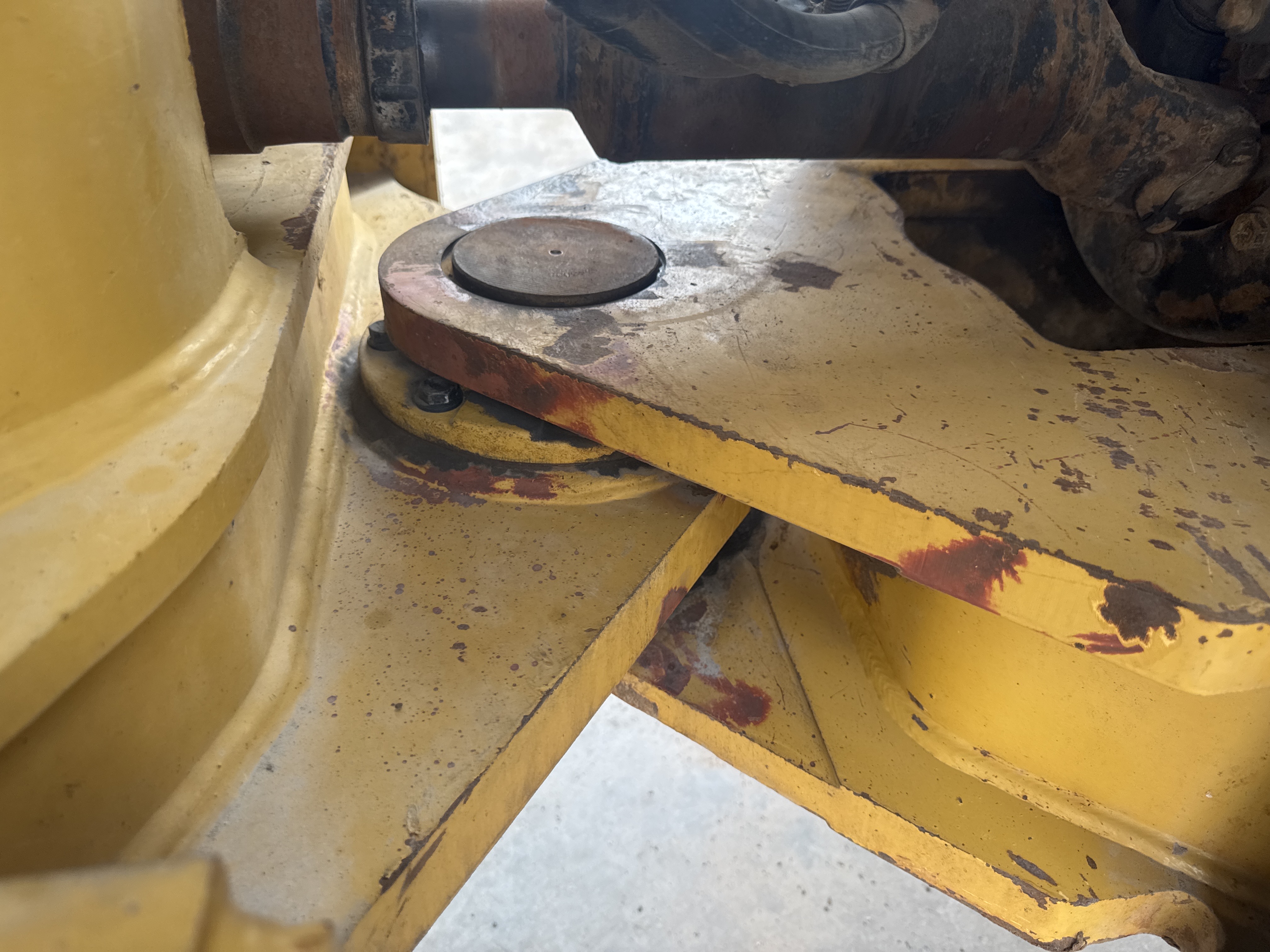 WHL-012-Cat-966H-Wheel-loaders-inspection-Structure-Articulated-joint-1