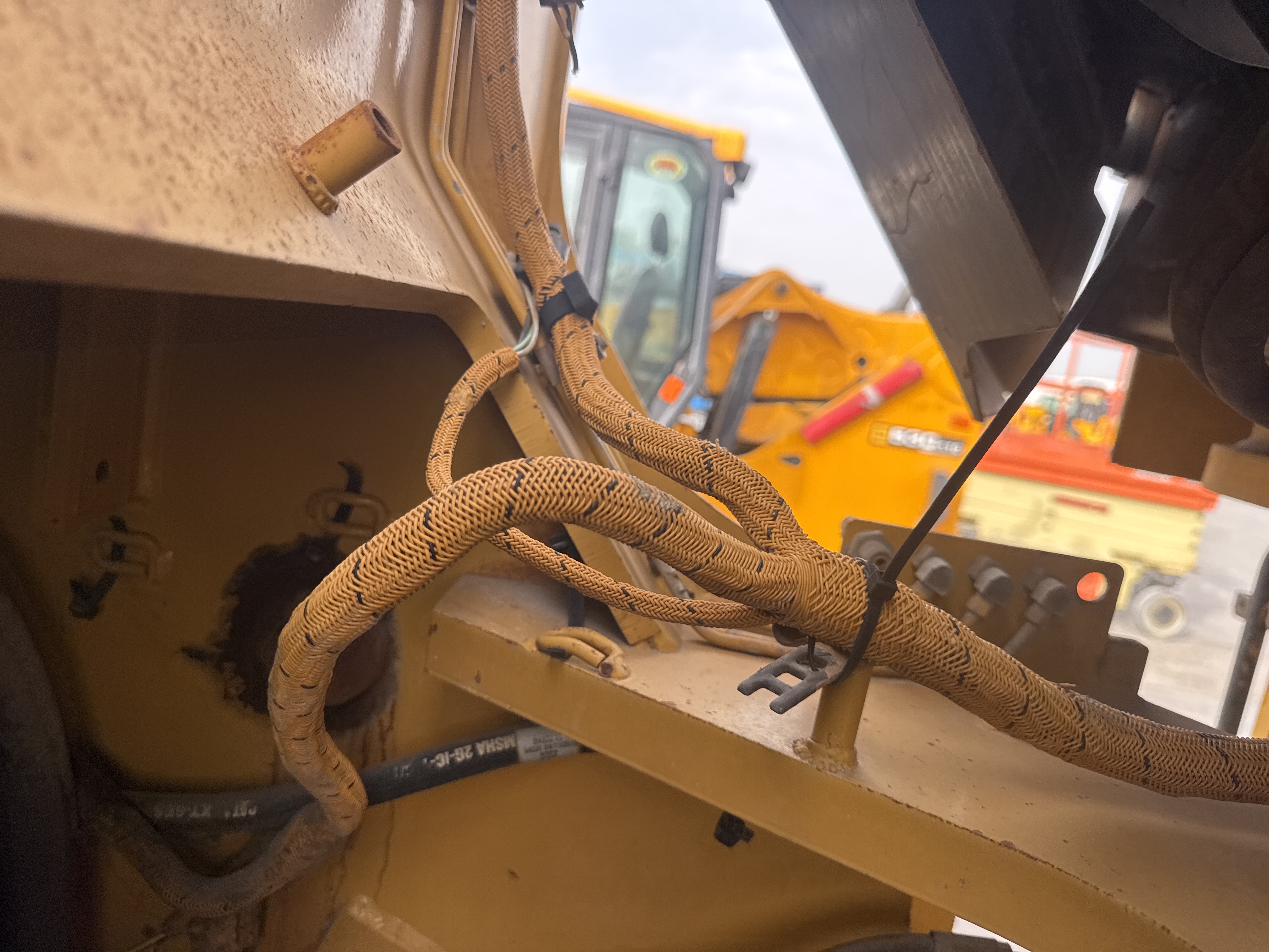 WHL-012-Cat-966H-Wheel-loaders-inspection-Electronic-Main-harness-1