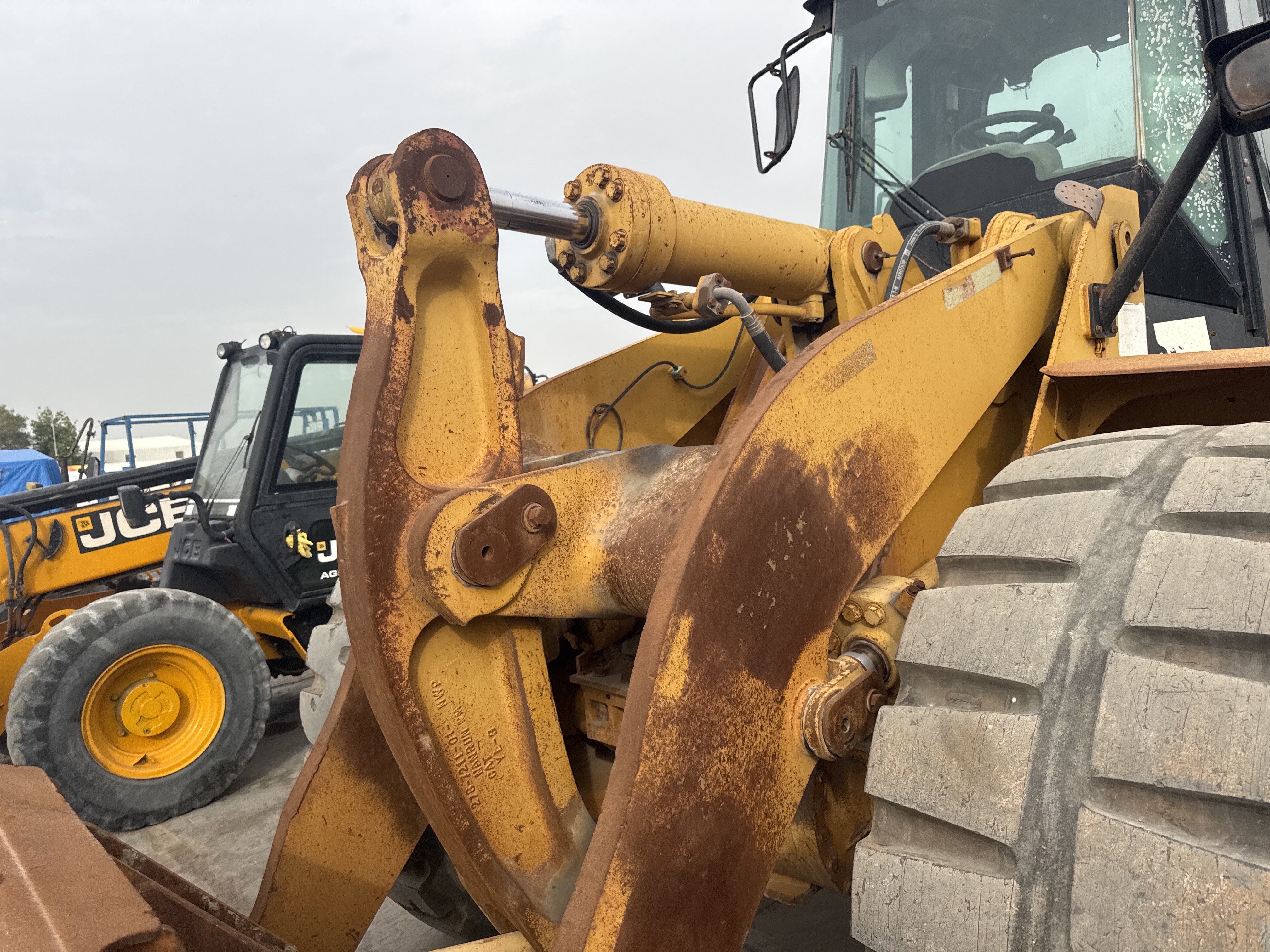 WHL-012-Cat-966H-Wheel-loaders-inspection-Hydraulics-Boom-1