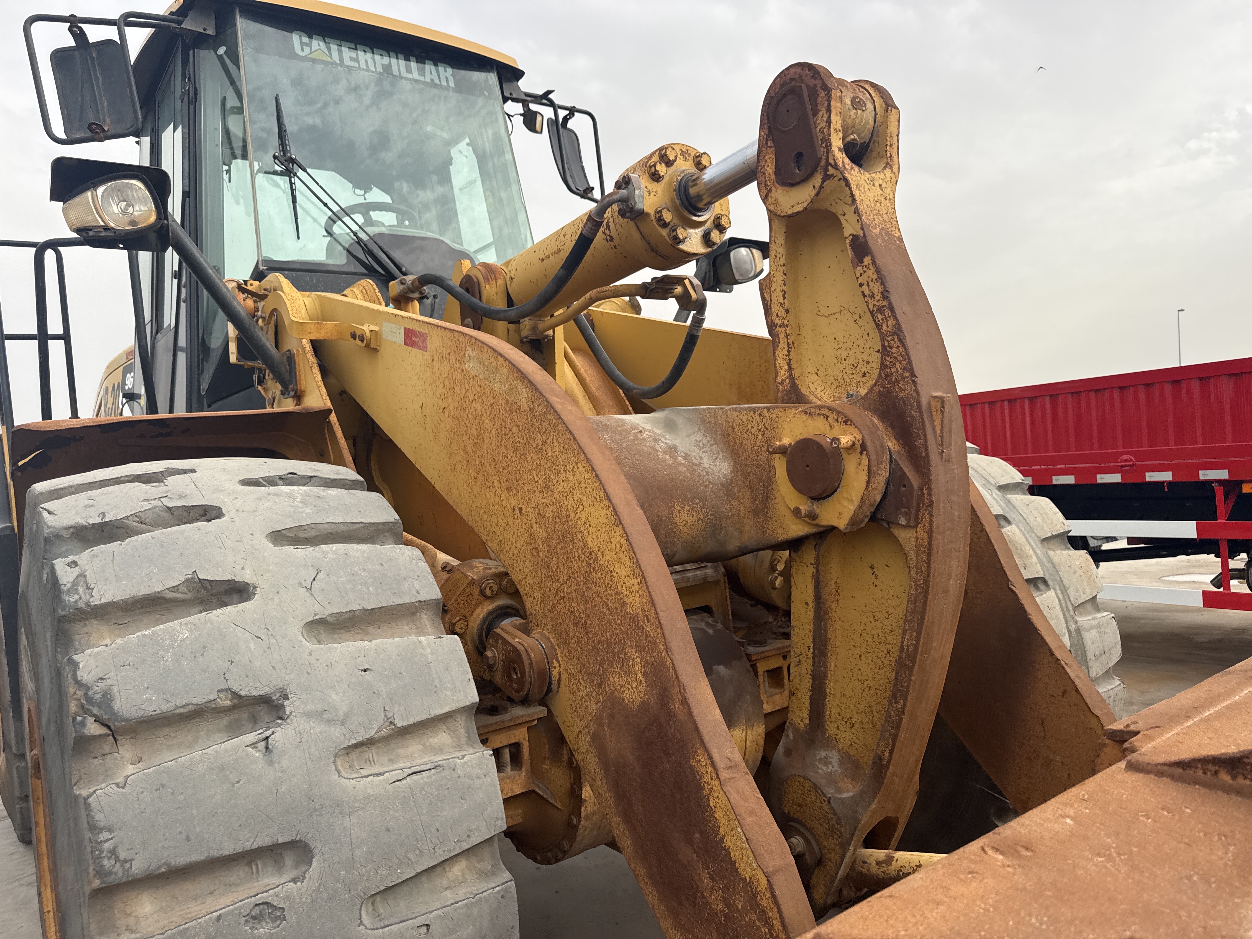 WHL-012-Cat-966H-Wheel-loaders-inspection-Hydraulics-Boom-1