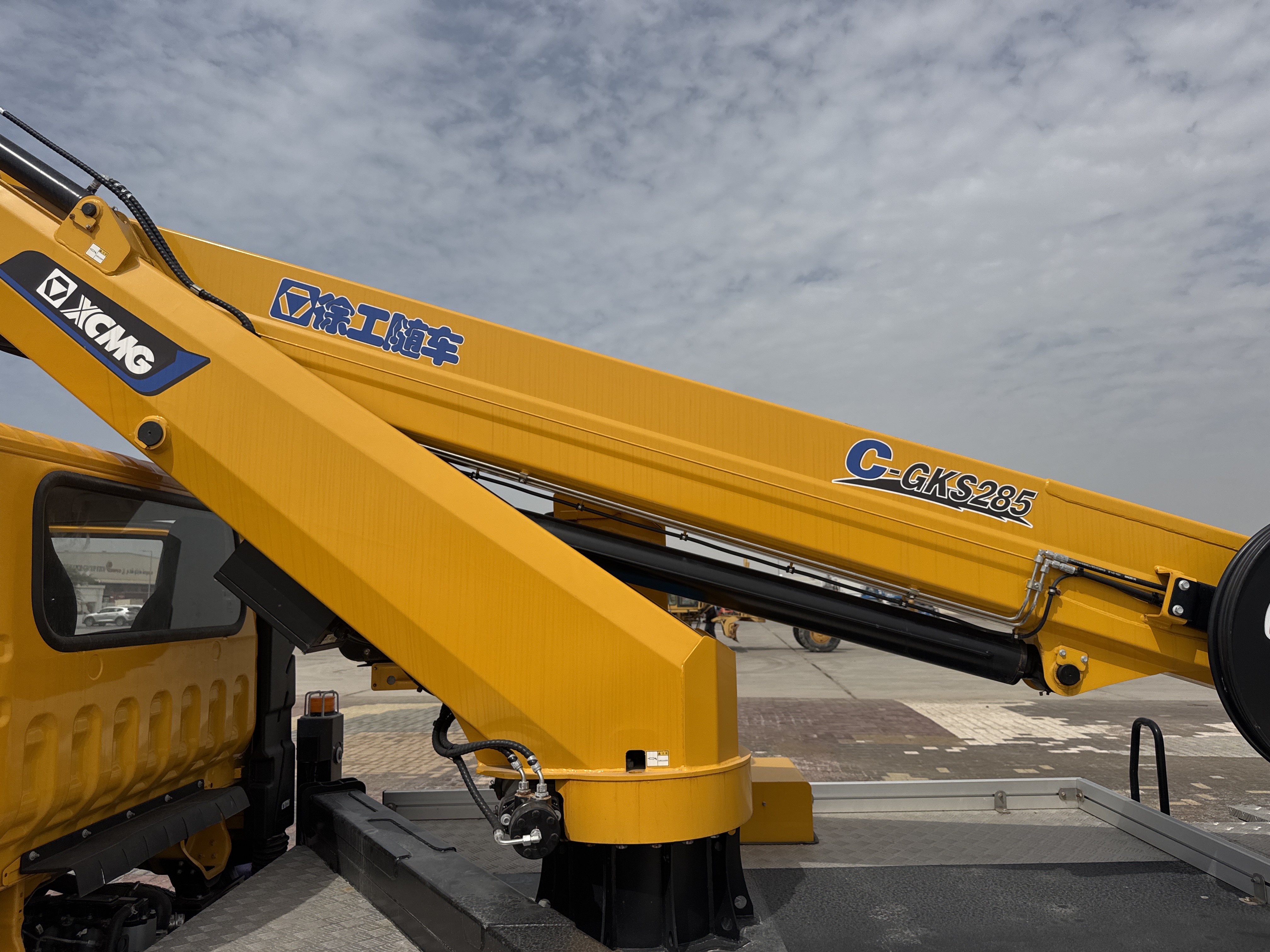 TMA-001-XCMG-GKS285-Truck-mounted-boom-lifts-inspection-Chassis-Boom-1