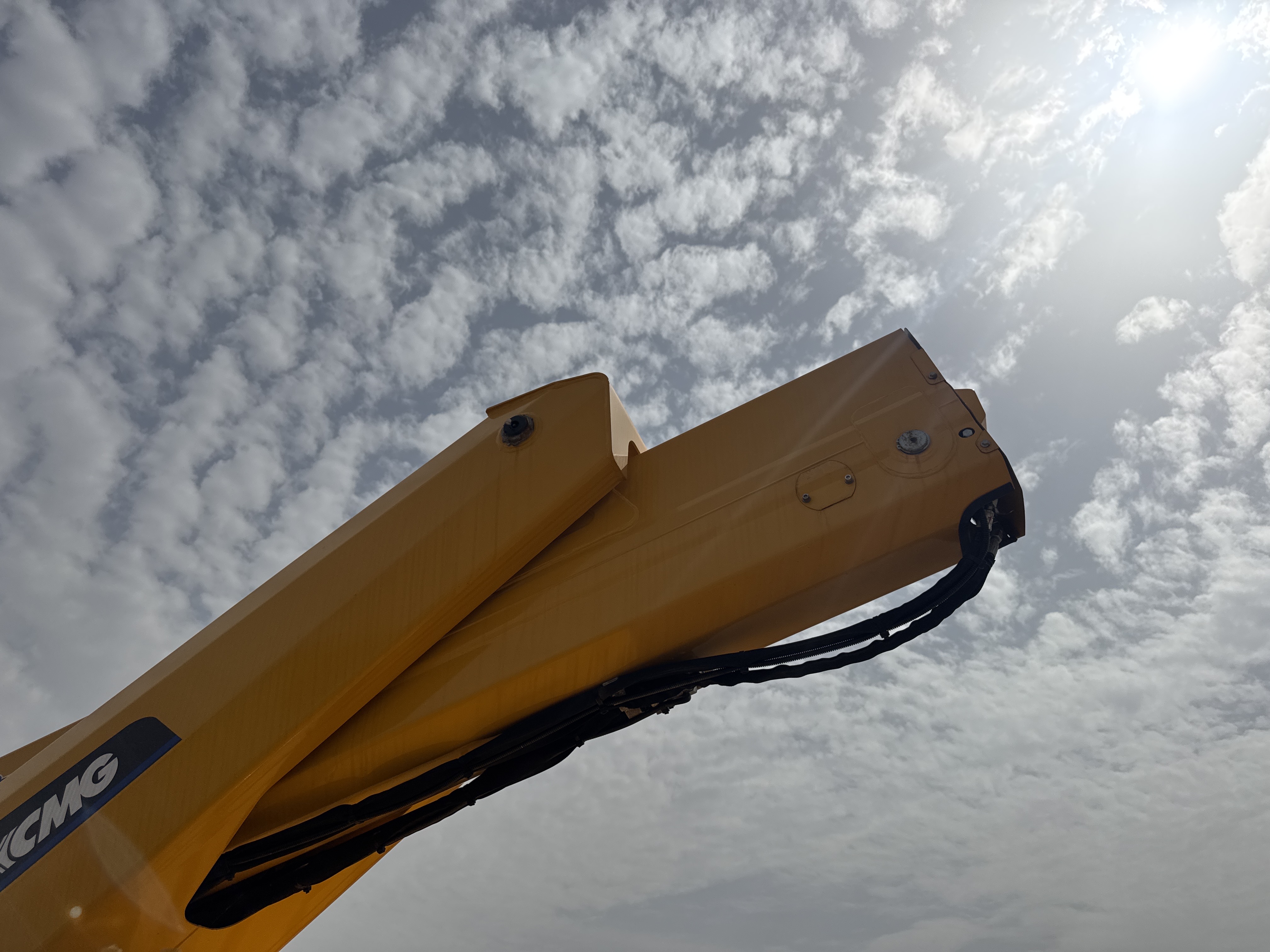 TMA-001-XCMG-GKS285-Truck-mounted-boom-lifts-inspection-Chassis-Boom-base-pin-and-bushings-1