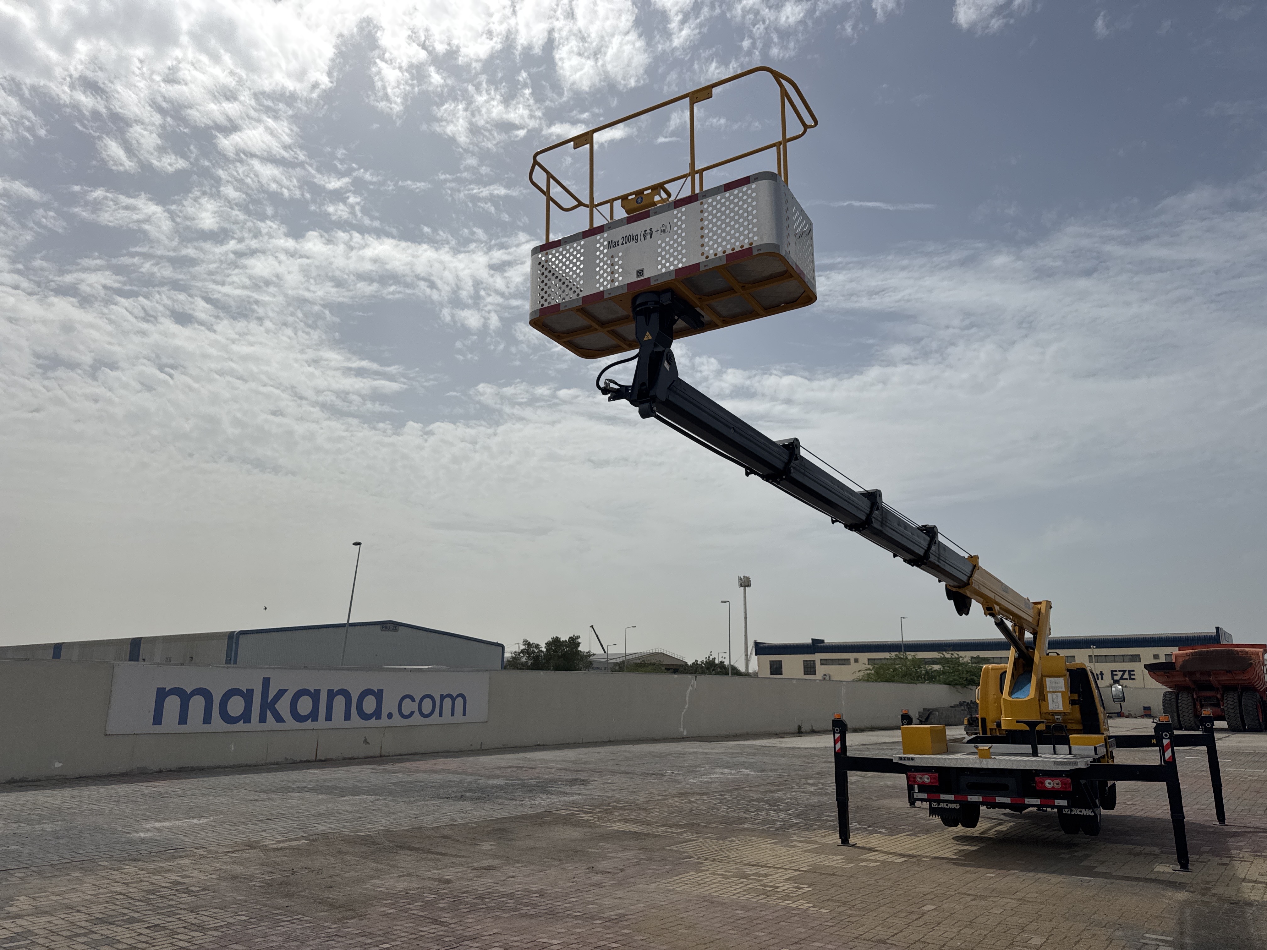 TMA-001-XCMG-GKS285-Truck-mounted-boom-lifts-inspection-Chassis-Telescopic-boom-1