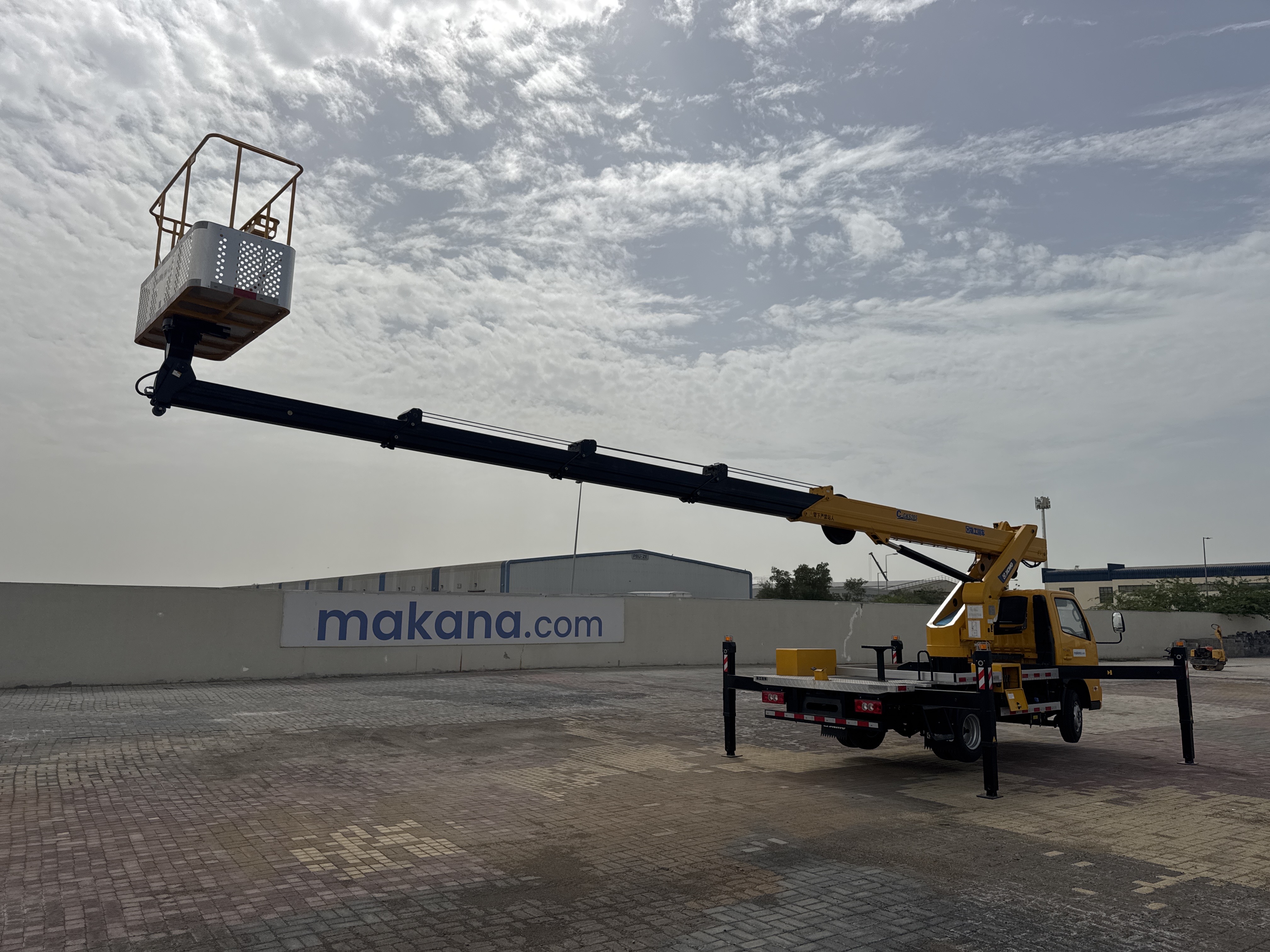 TMA-001-XCMG-GKS285-Truck-mounted-boom-lifts-inspection-Chassis-Telescopic-boom-1