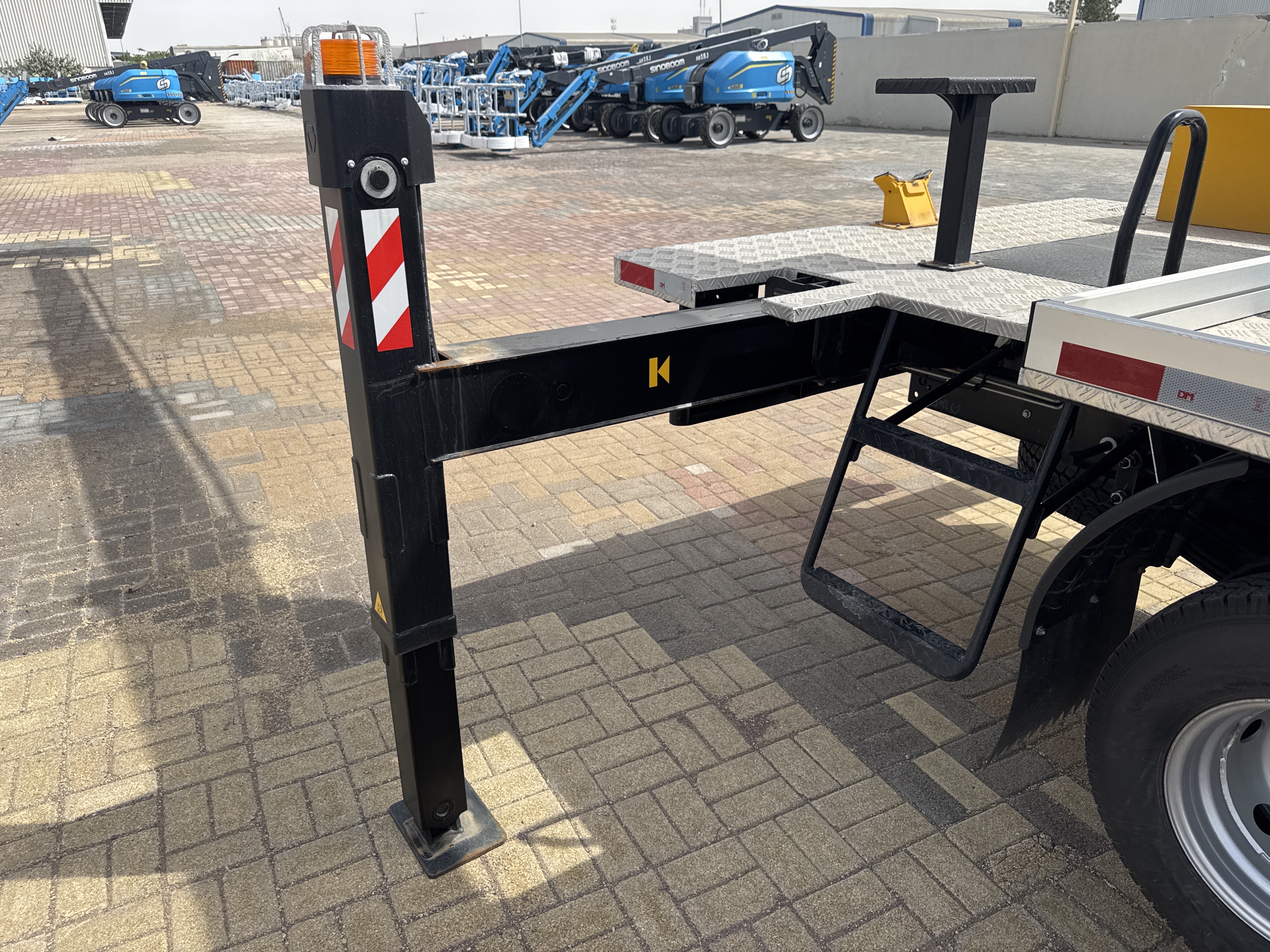 TMA-001-XCMG-GKS285-Truck-mounted-boom-lifts-inspection-Structure-Outriggers-1