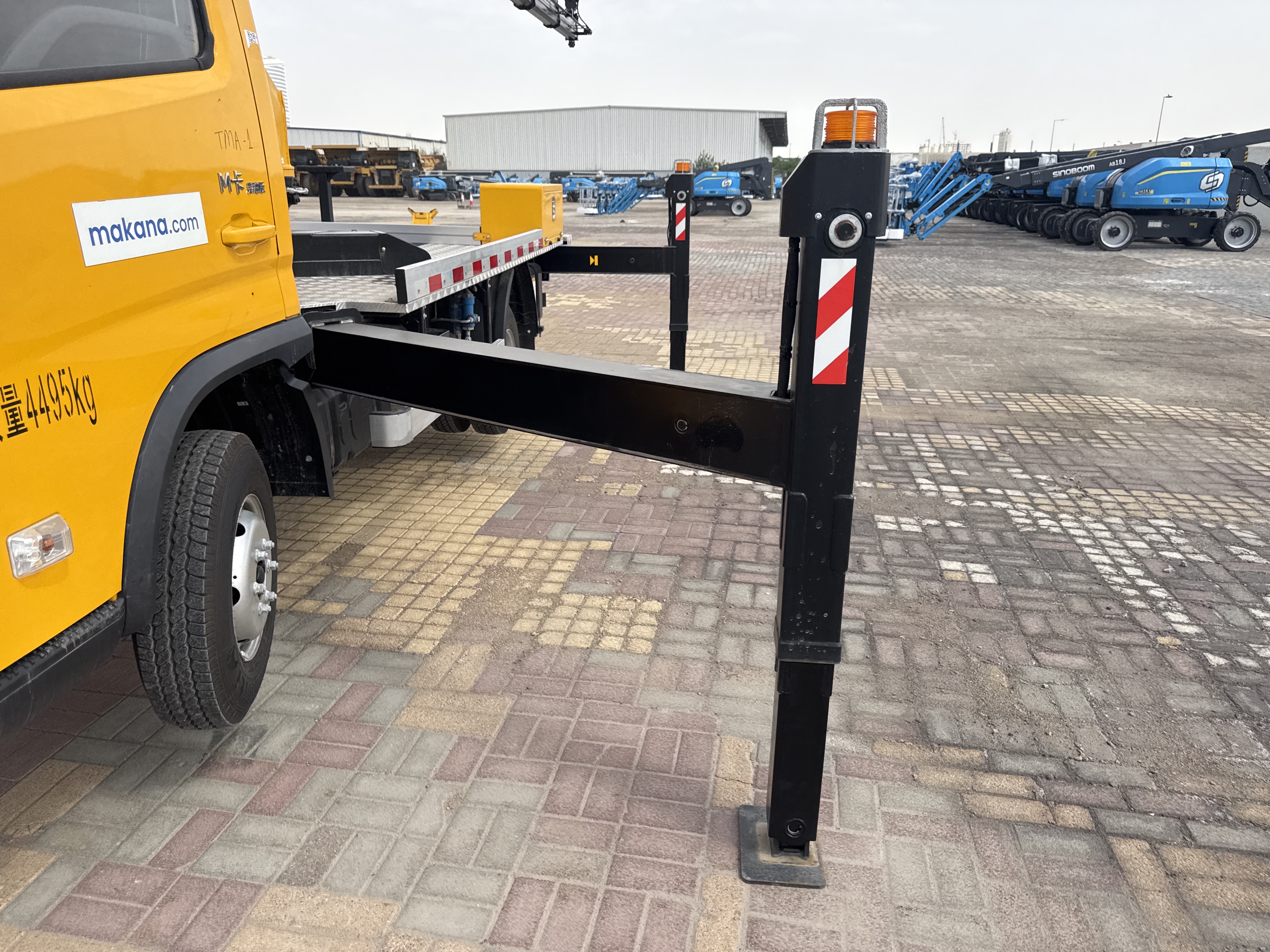 TMA-001-XCMG-GKS285-Truck-mounted-boom-lifts-inspection-Structure-Outriggers-1