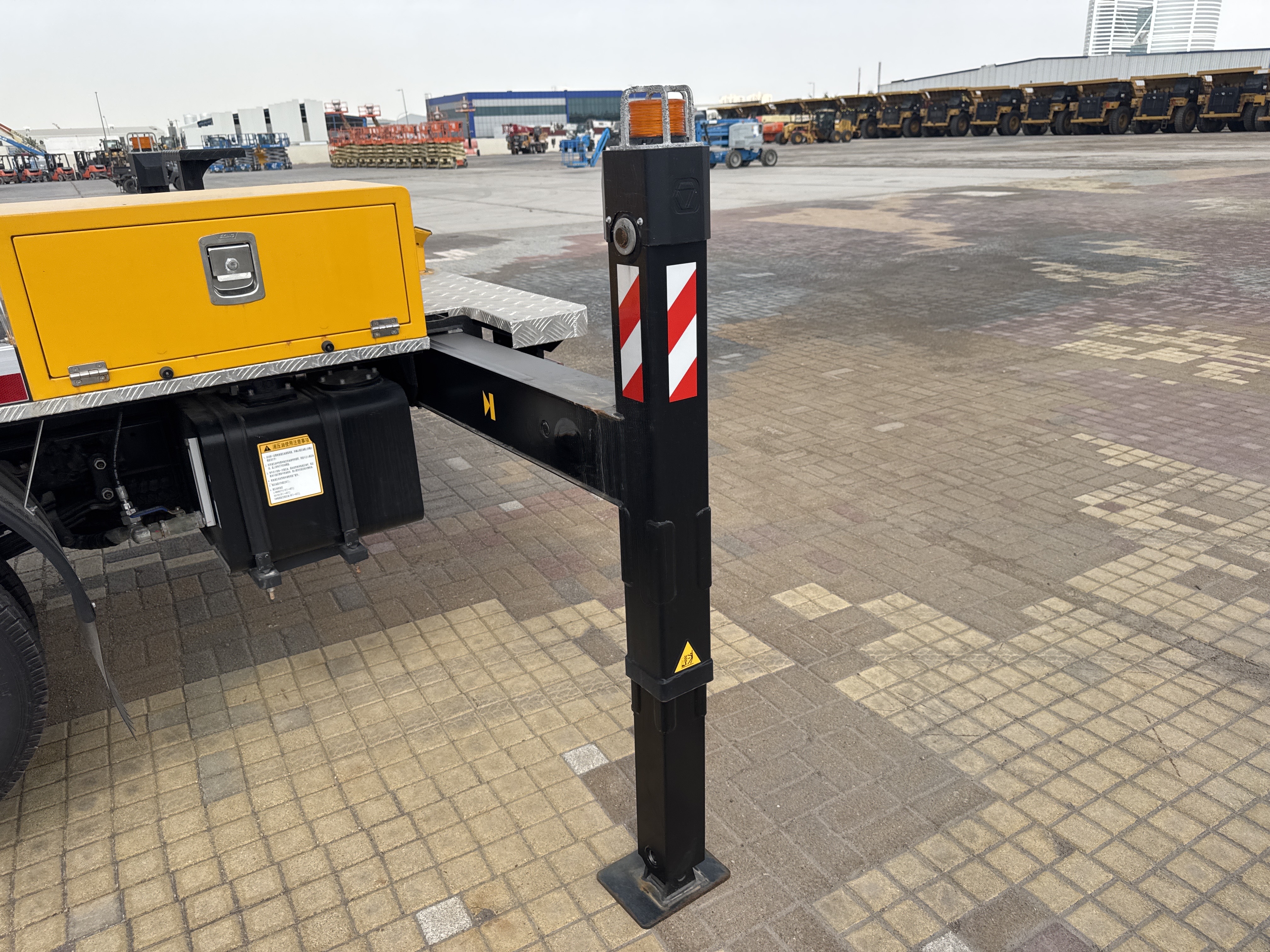 TMA-001-XCMG-GKS285-Truck-mounted-boom-lifts-inspection-Structure-Outriggers-1