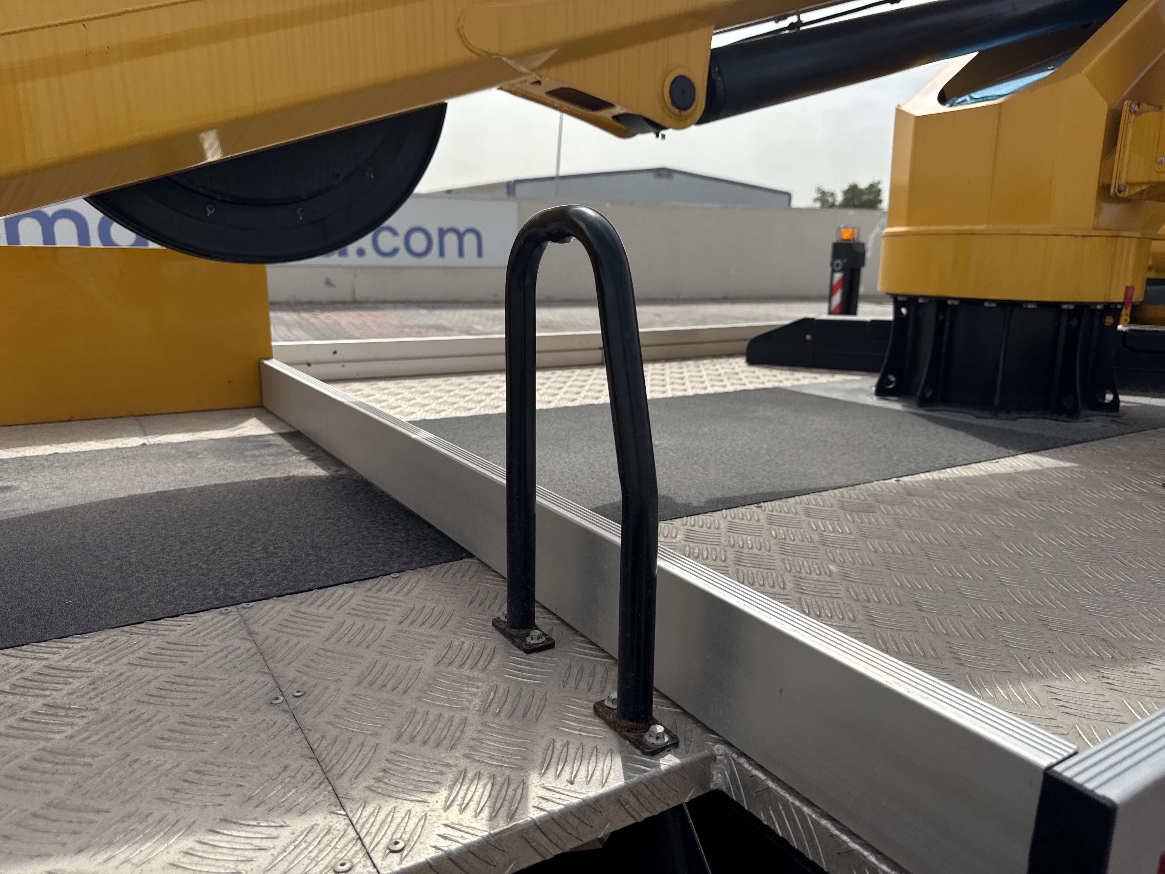 TMA-001-XCMG-GKS285-Truck-mounted-boom-lifts-inspection-Structure-Handrails-1