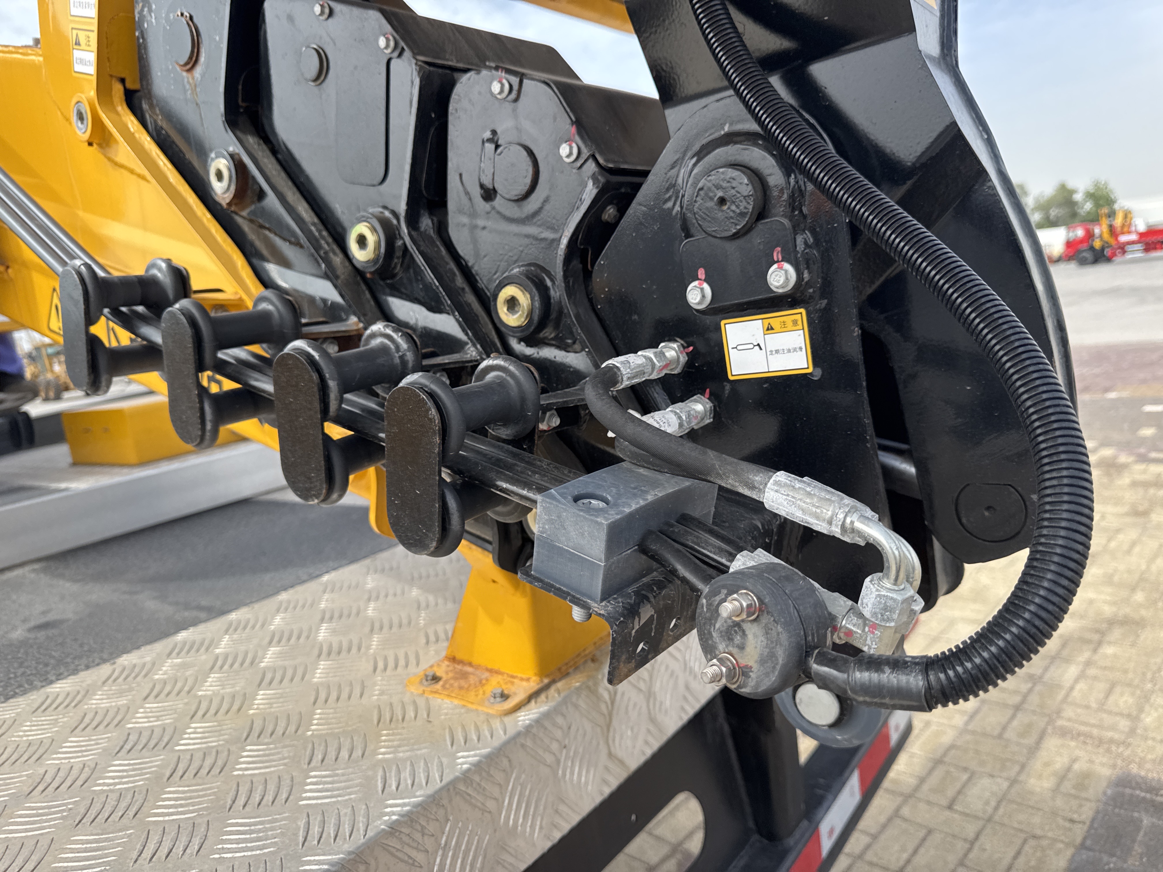 TMA-001-XCMG-GKS285-Truck-mounted-boom-lifts-inspection-Hydraulics-Hydraulic-hoses-and-lines-1