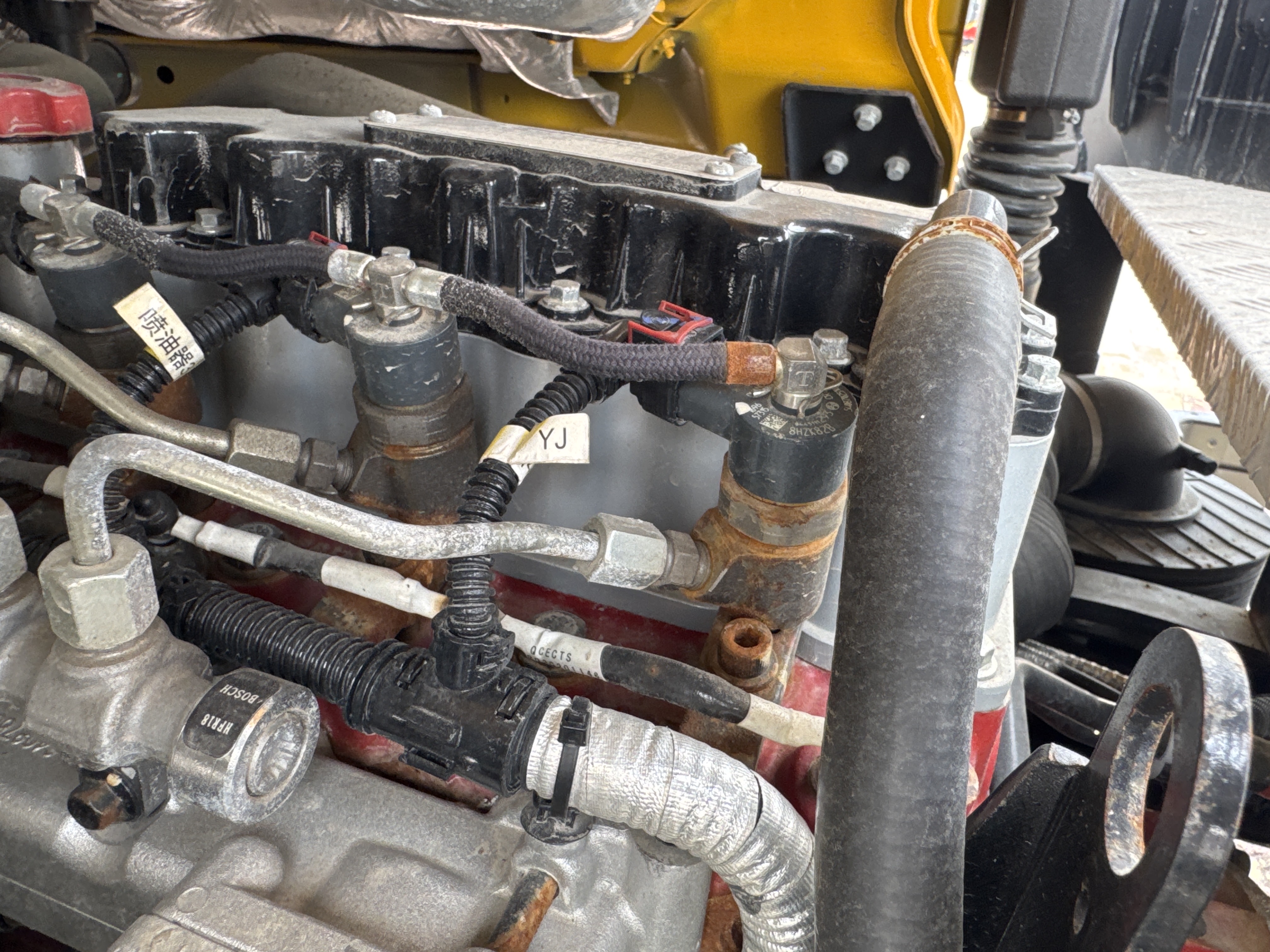 TMA-001-XCMG-GKS285-Truck-mounted-boom-lifts-inspection-Engine-Hoses-1