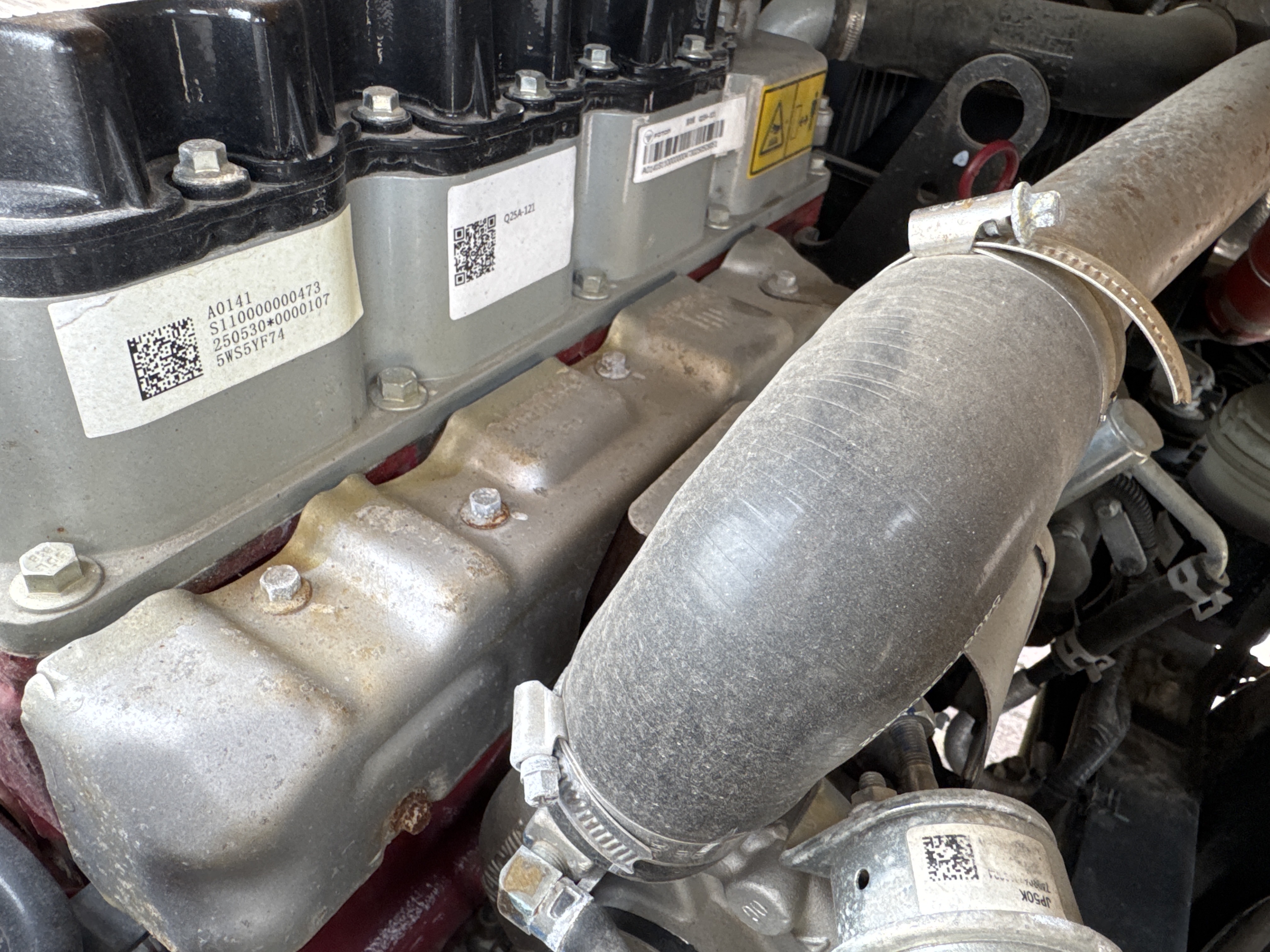 TMA-001-XCMG-GKS285-Truck-mounted-boom-lifts-inspection-Engine-Hoses-1