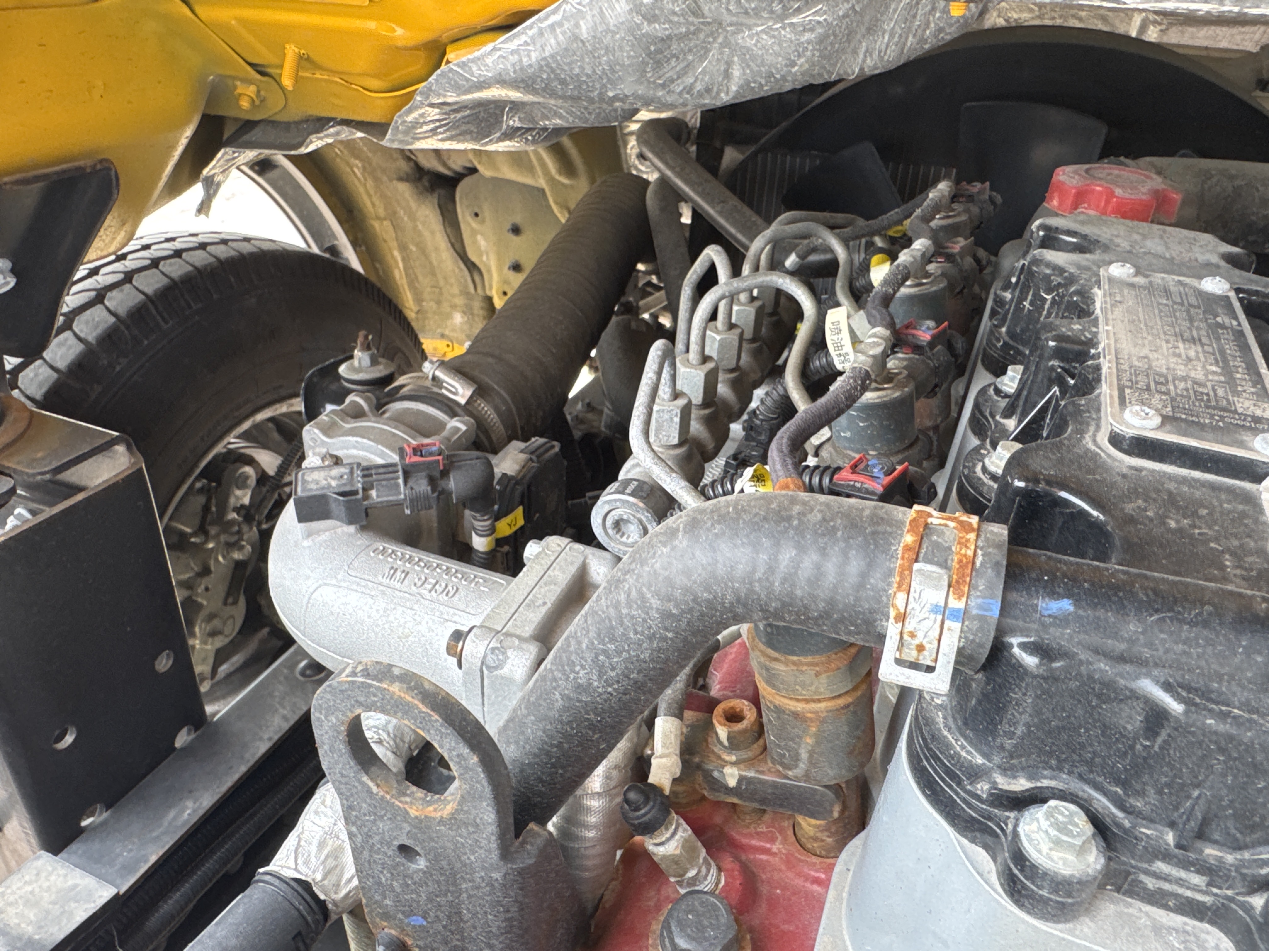 TMA-001-XCMG-GKS285-Truck-mounted-boom-lifts-inspection-Engine-Hoses-1