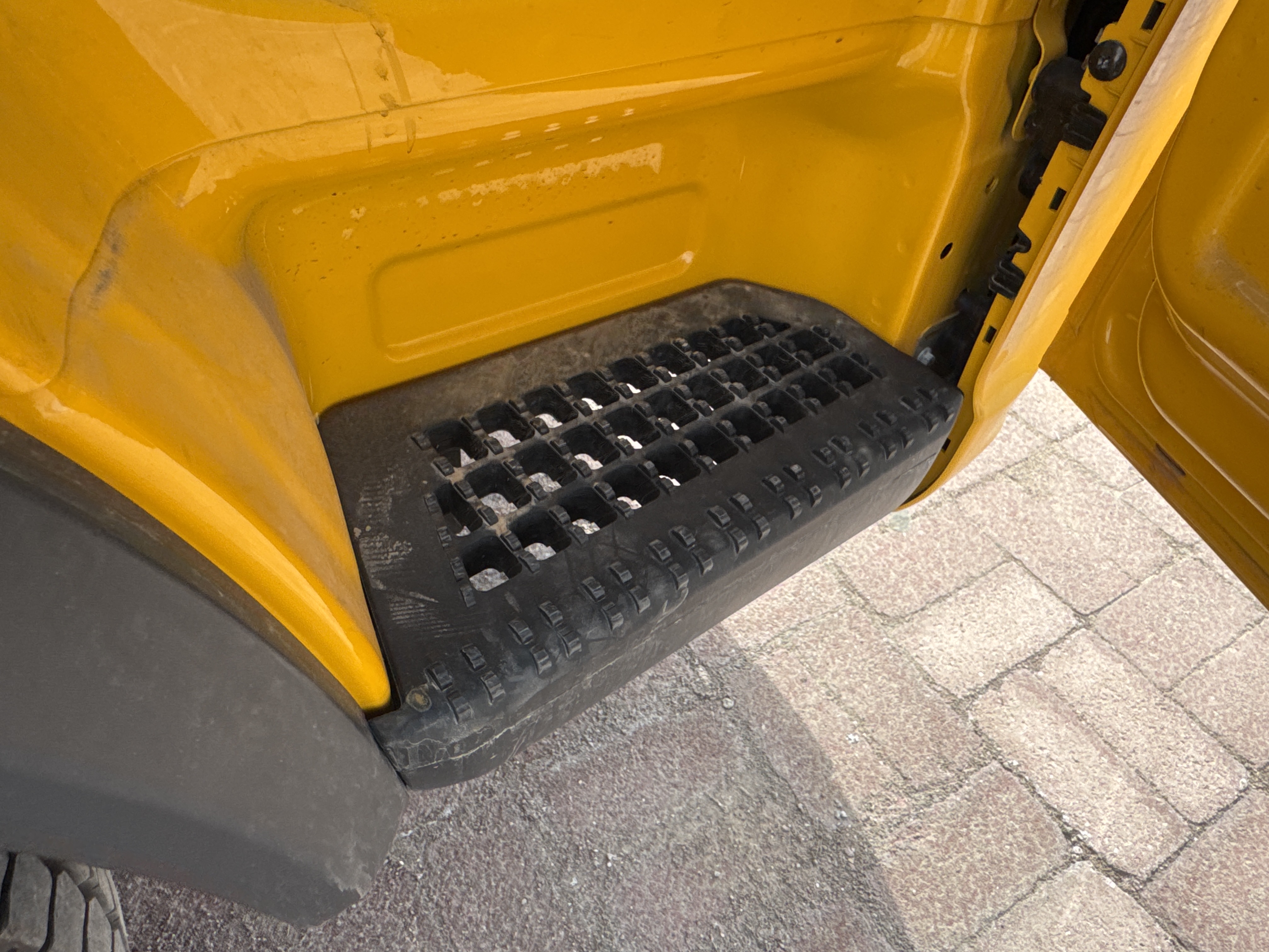 TMA-001-XCMG-GKS285-Truck-mounted-boom-lifts-inspection-Structure-Steps/ladders-1