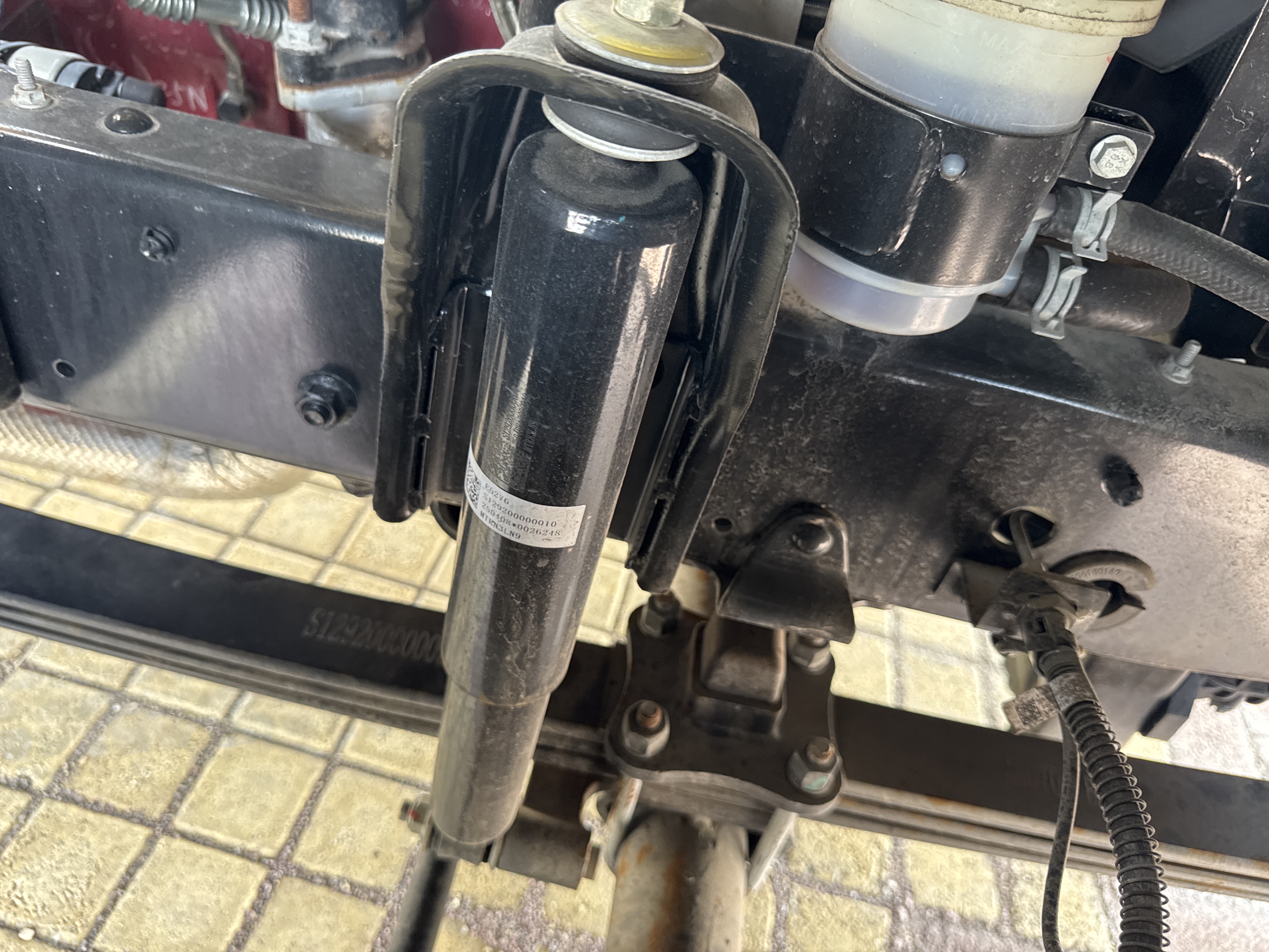 TMA-001-XCMG-GKS285-Truck-mounted-boom-lifts-inspection-Chassis-Front-suspension-1