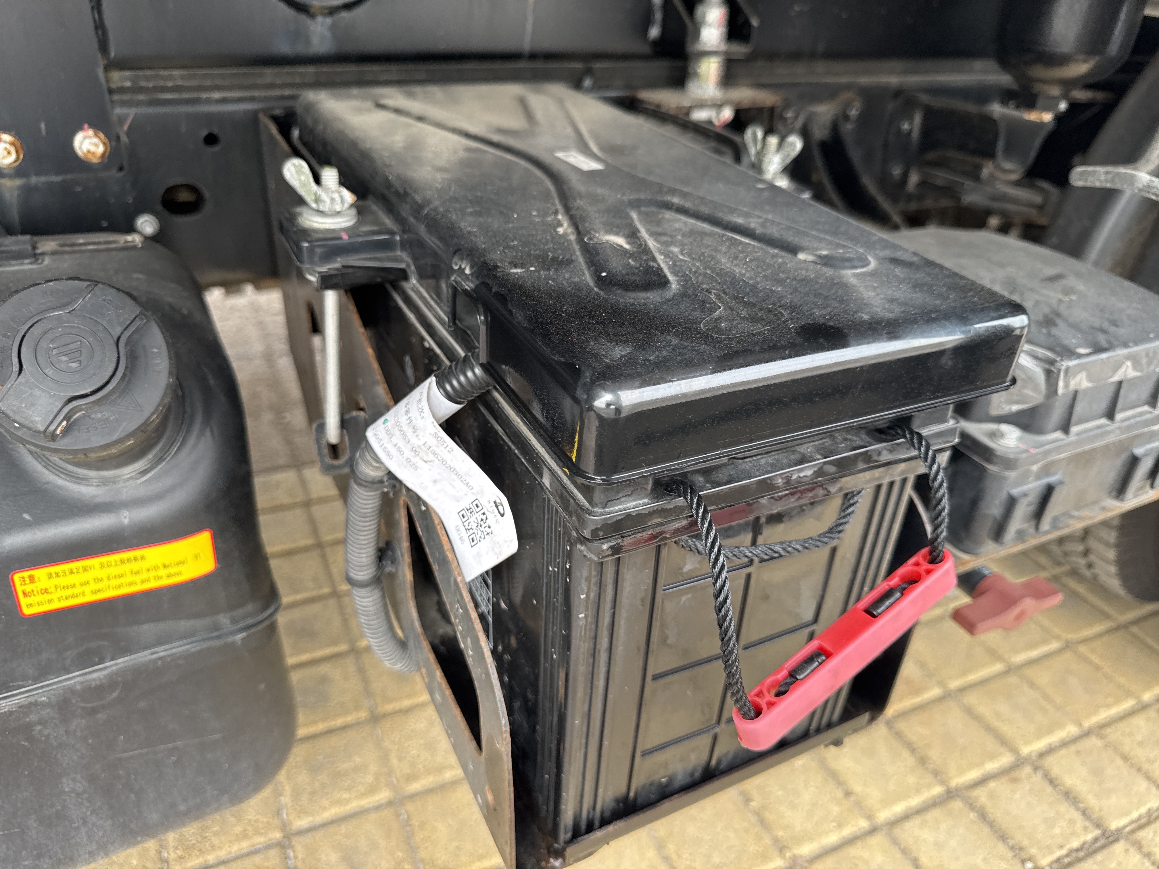 TMA-001-XCMG-GKS285-Truck-mounted-boom-lifts-inspection-Electronics-Battery-1