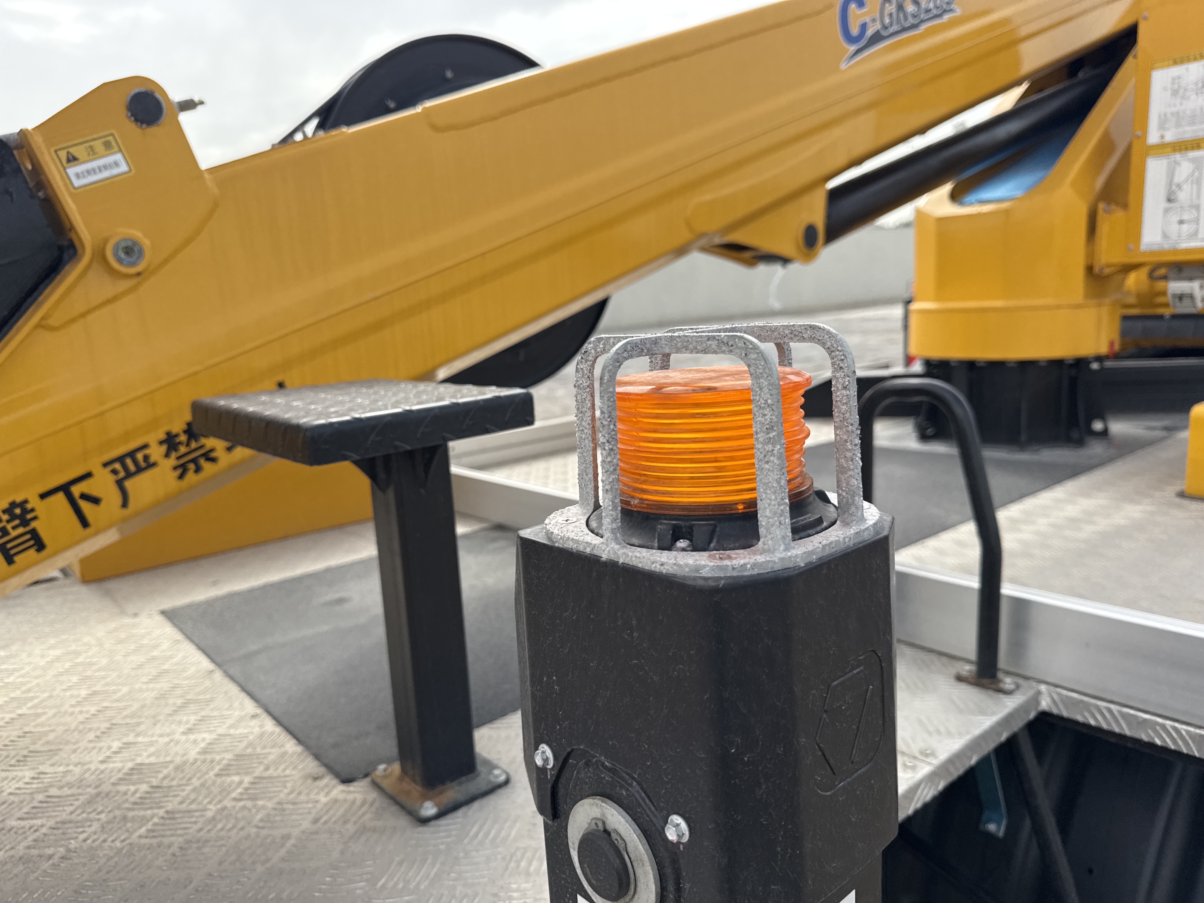 TMA-001-XCMG-GKS285-Truck-mounted-boom-lifts-inspection-Electronics-Lights-and-signals-1