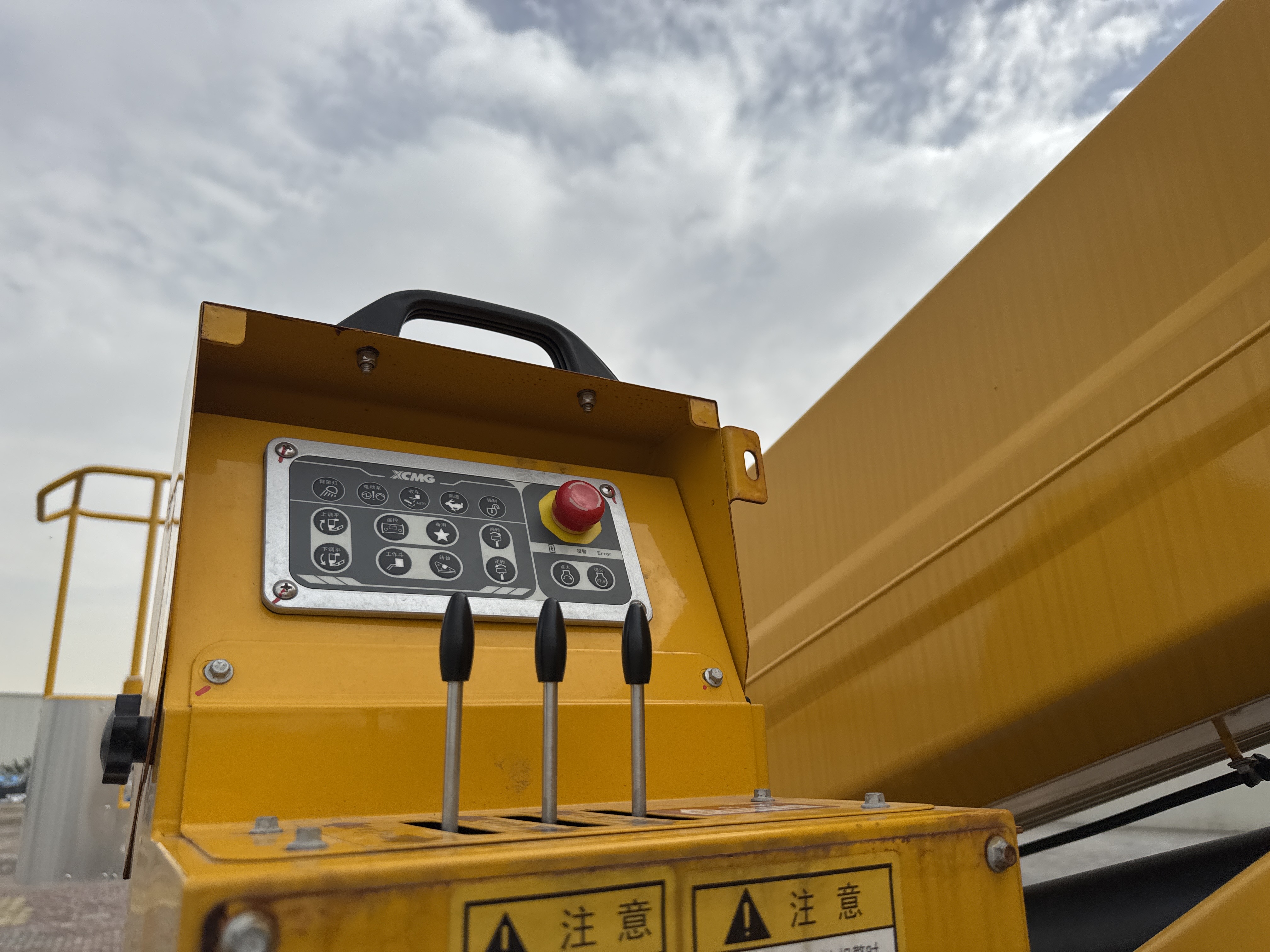 TMA-001-XCMG-GKS285-Truck-mounted-boom-lifts-inspection-Electronics-Platform-control-1