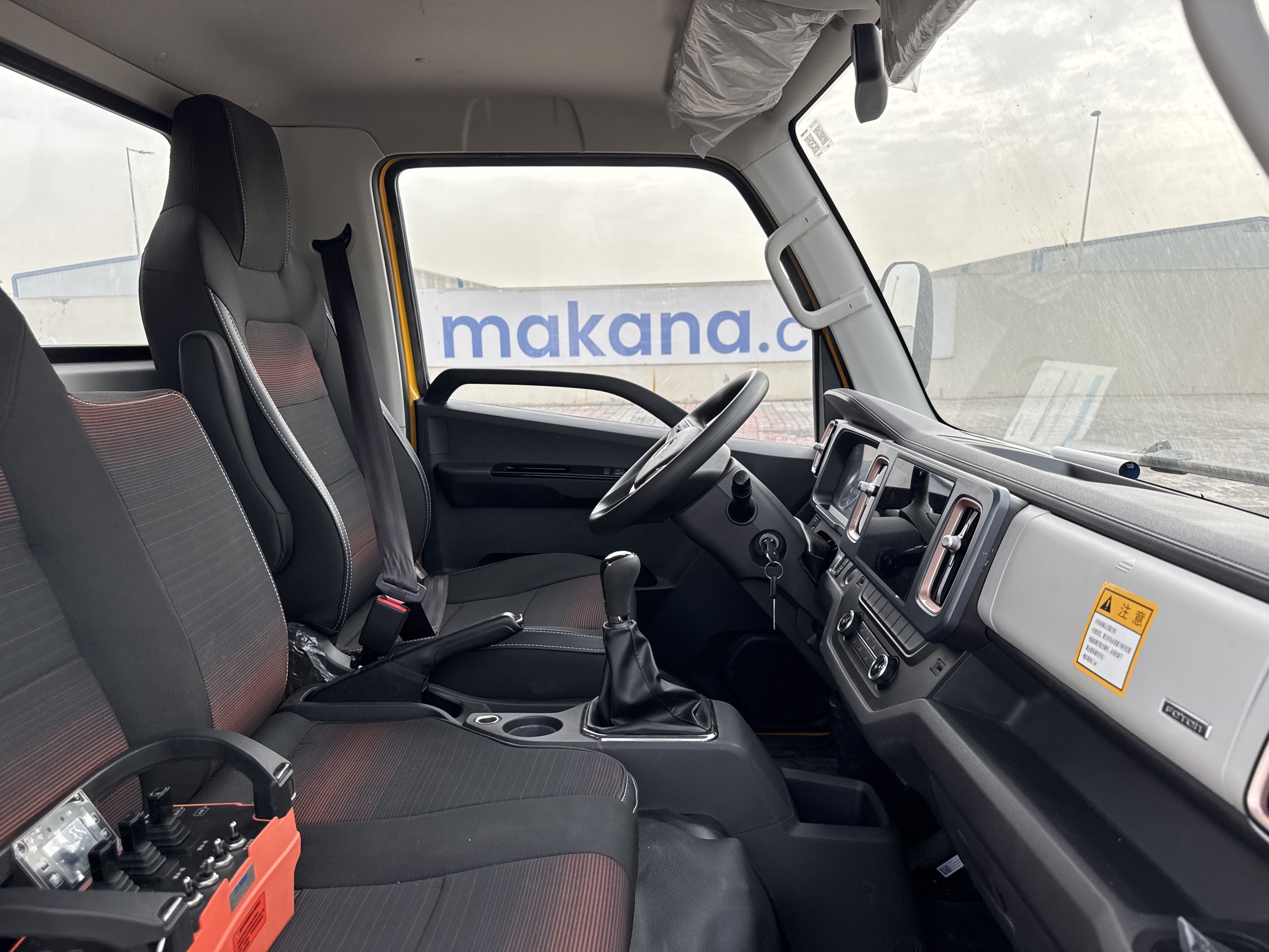 TMA-001-XCMG-GKS285-Truck-mounted-boom-lifts-inspection-Cabin-Seats/armrests-1