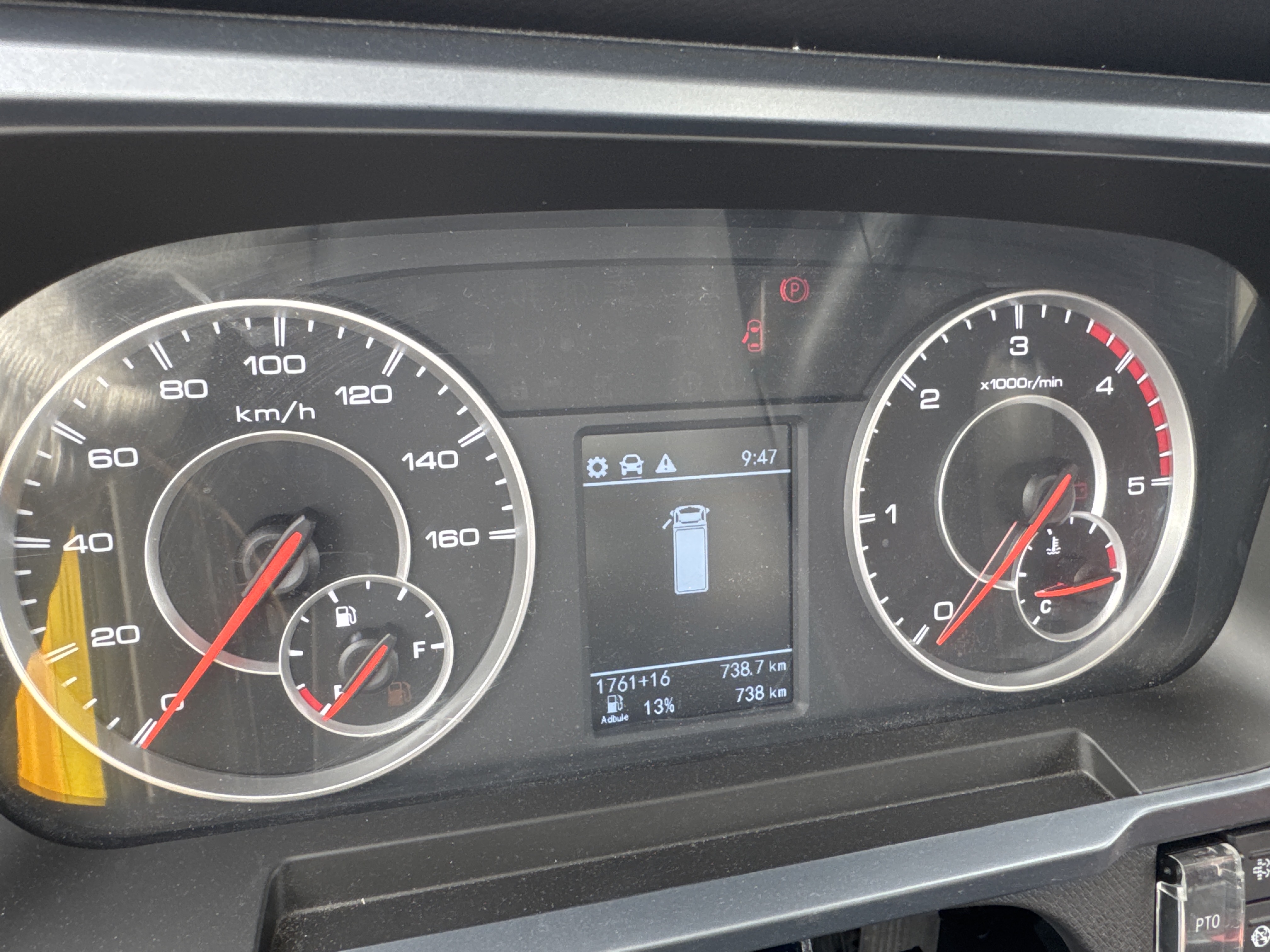 TMA-001-XCMG-GKS285-Truck-mounted-boom-lifts-inspection-Cabin-Instrument-cluster-1