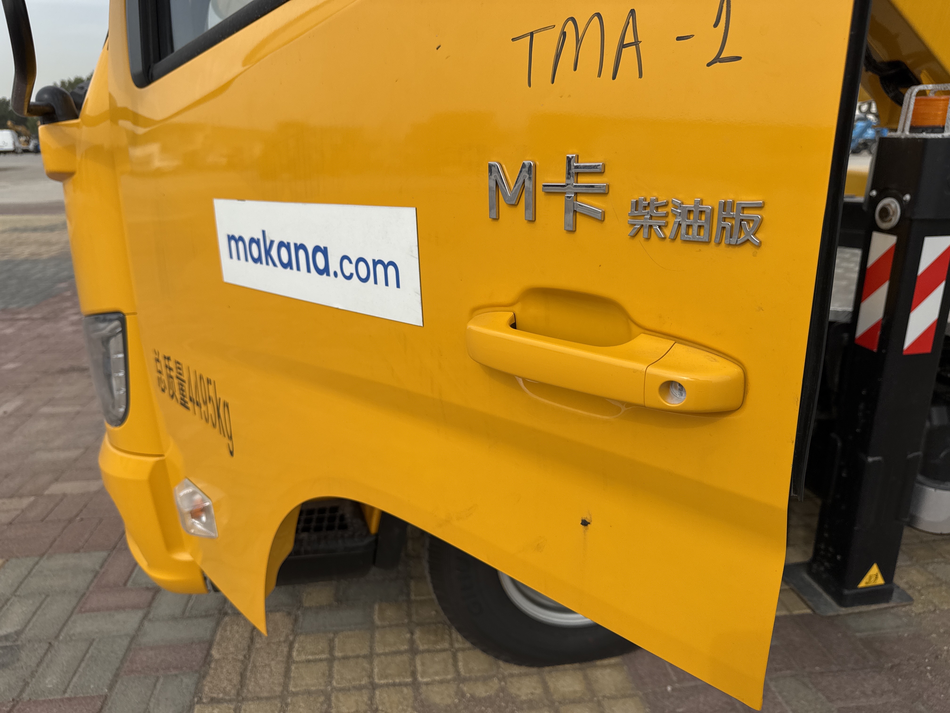 TMA-001-XCMG-GKS285-Truck-mounted-boom-lifts-inspection-Cabin-Door-handles-1