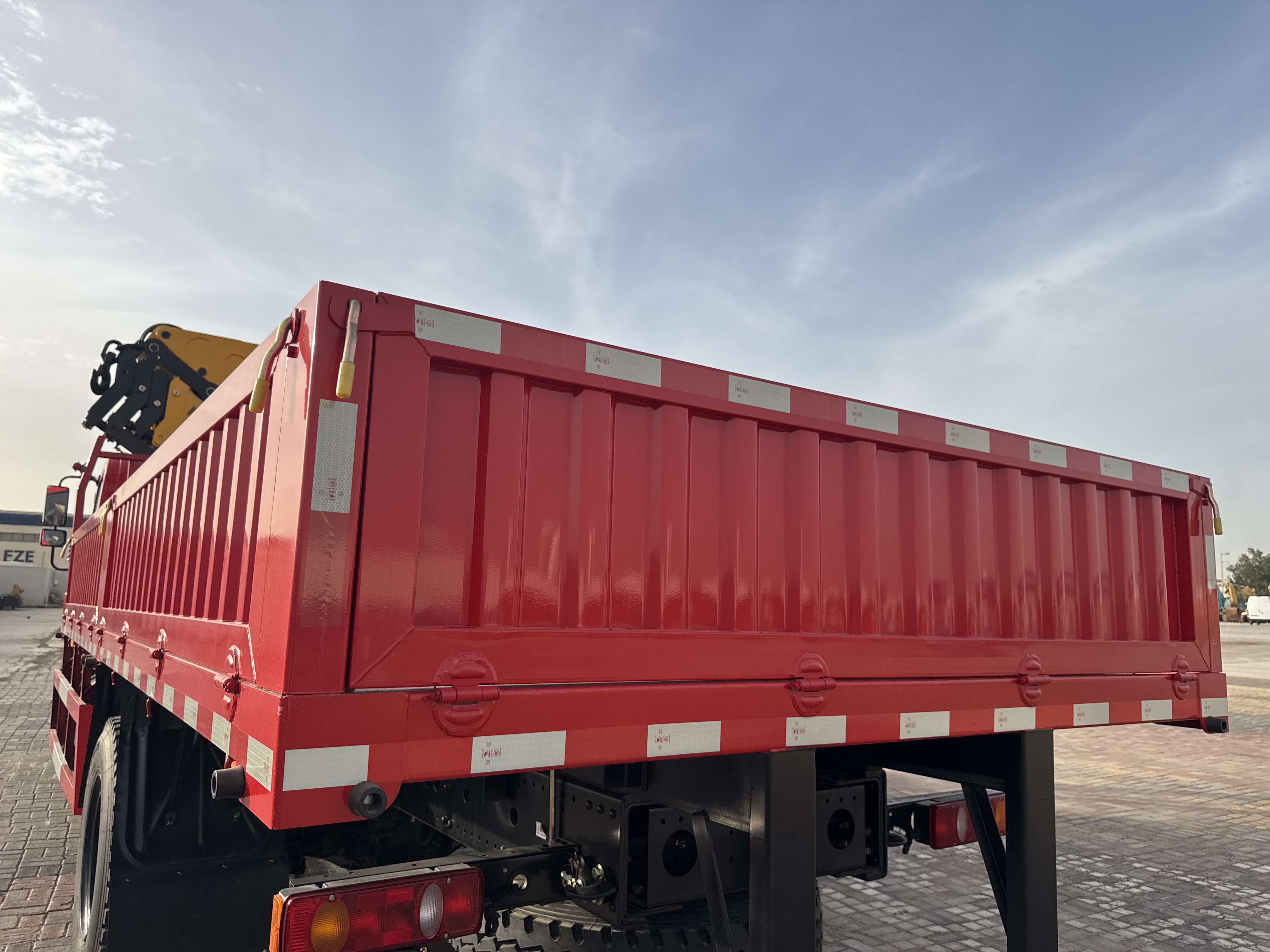 BTC-001-XCMG-SQ8ZK3Q-Boom-truck-cranes-inspection-Structure-Tailgate-1