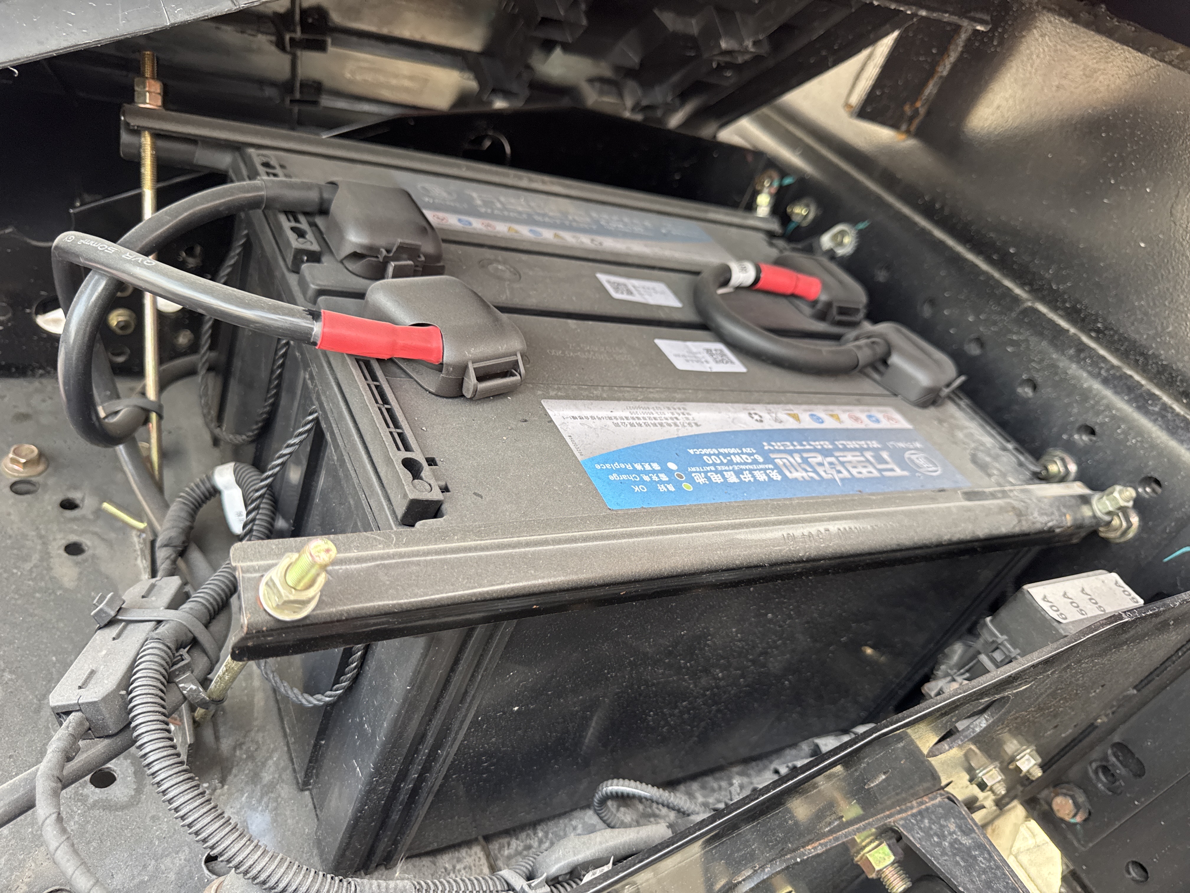 BTC-001-XCMG-SQ8ZK3Q-Boom-truck-cranes-inspection-Electronics-Battery-1