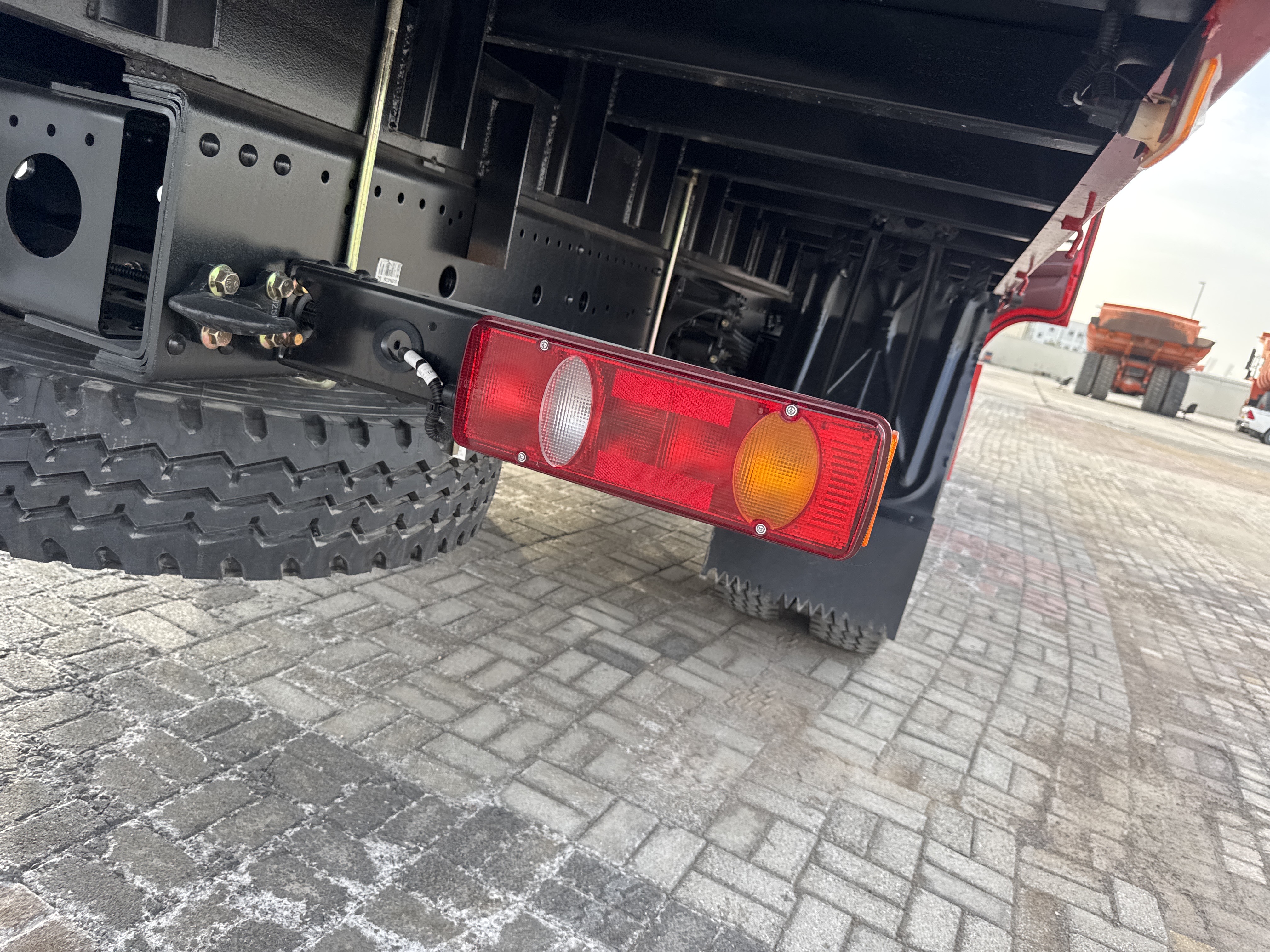 BTC-001-XCMG-SQ8ZK3Q-Boom-truck-cranes-inspection-Electronics-Lights-and-signals-1